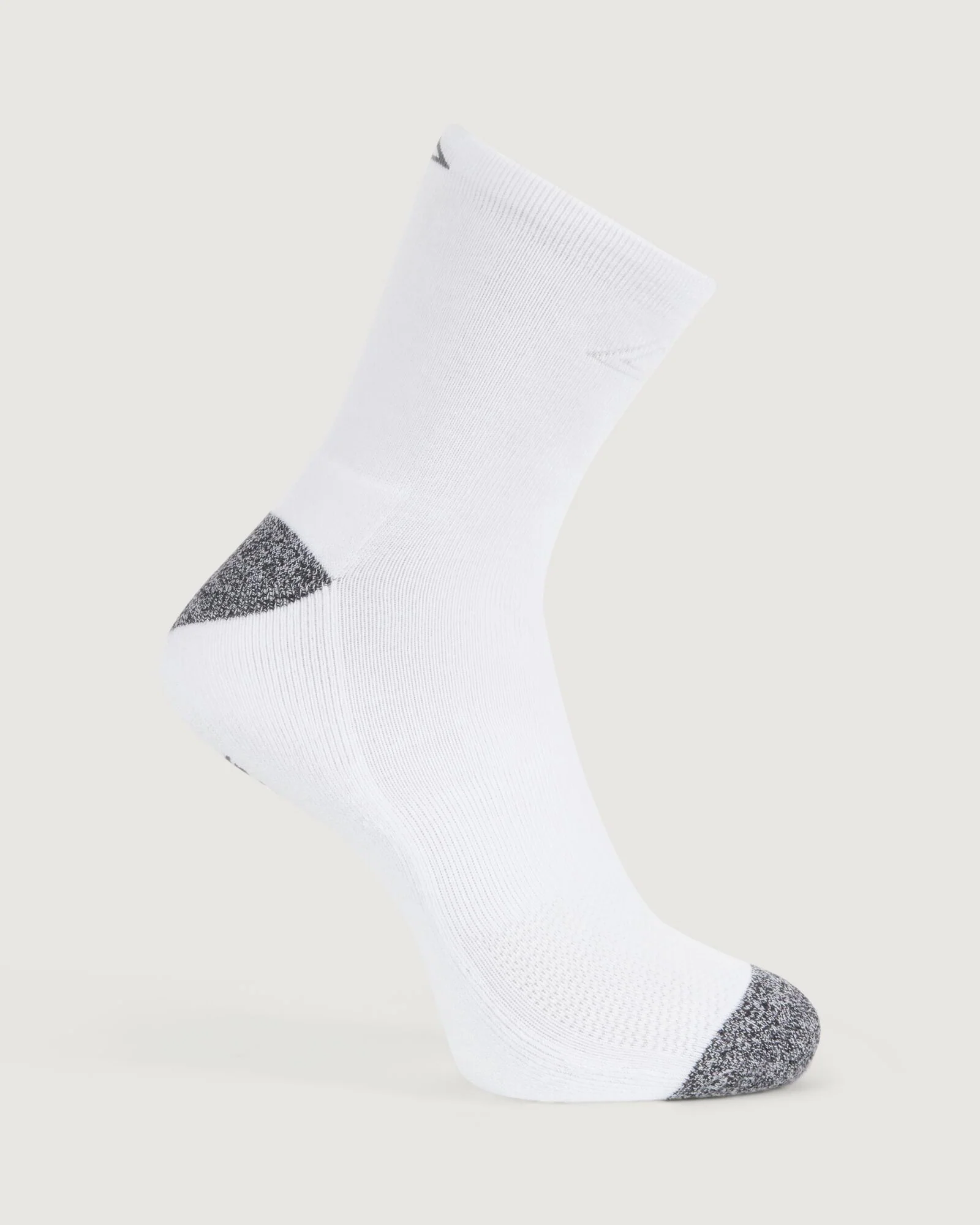 Accion driMOTION Quarter Crew Socks - 2 Pack - Black/White - Image 3