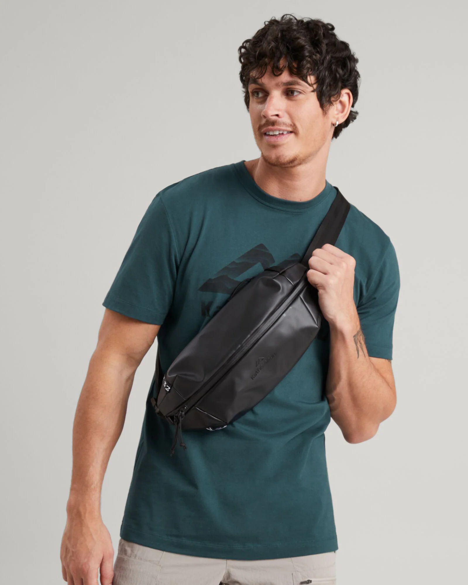 Amphi Cross Body Bag - Black Stingray - Image 2