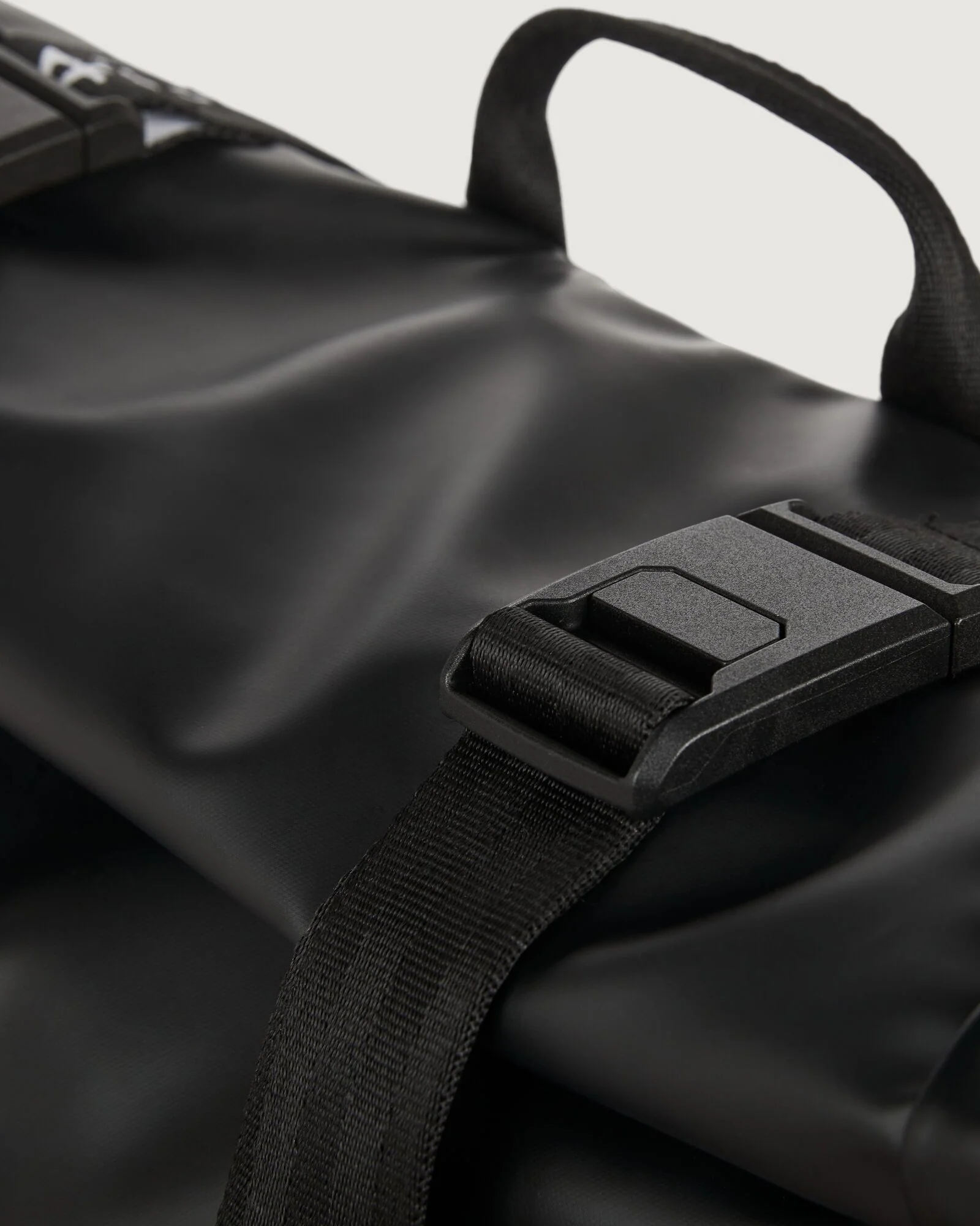 Amphi Roll Top - 18L - Black Stingray - Image 7
