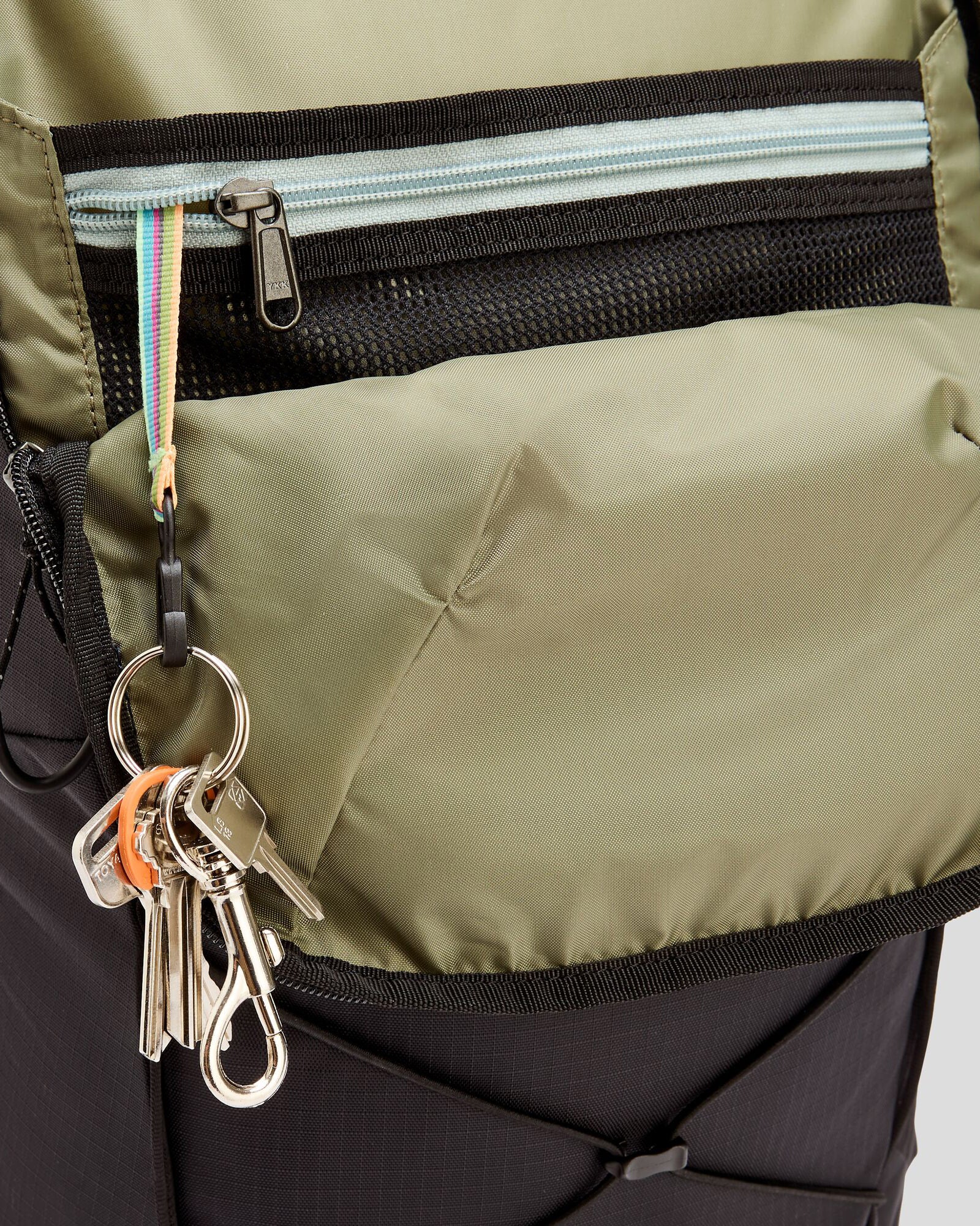 Axon Escape Backpack - 22L - Black Stingray - Image 3