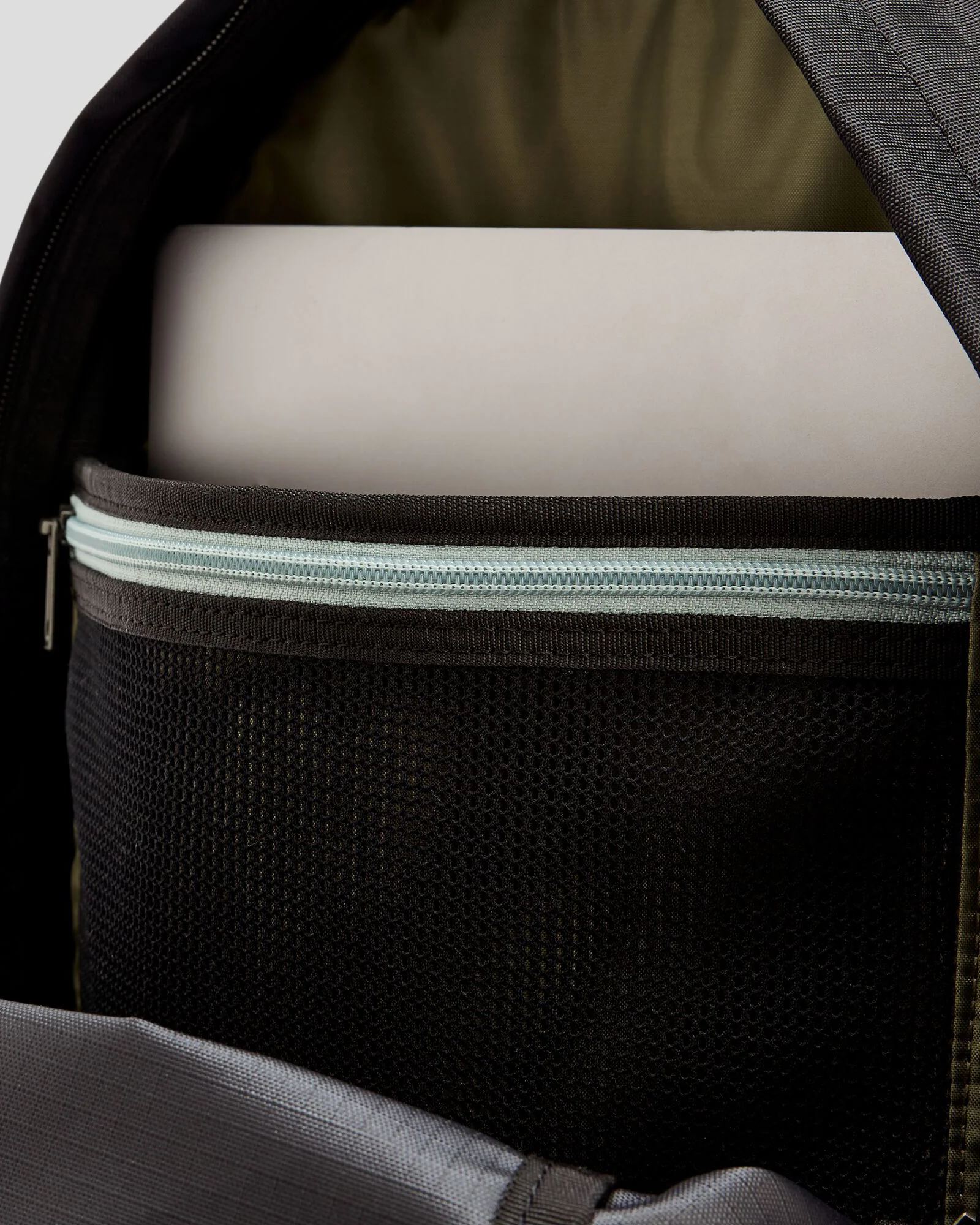 Axon Everyday Backpack - 18L - Black Stingray - Image 4