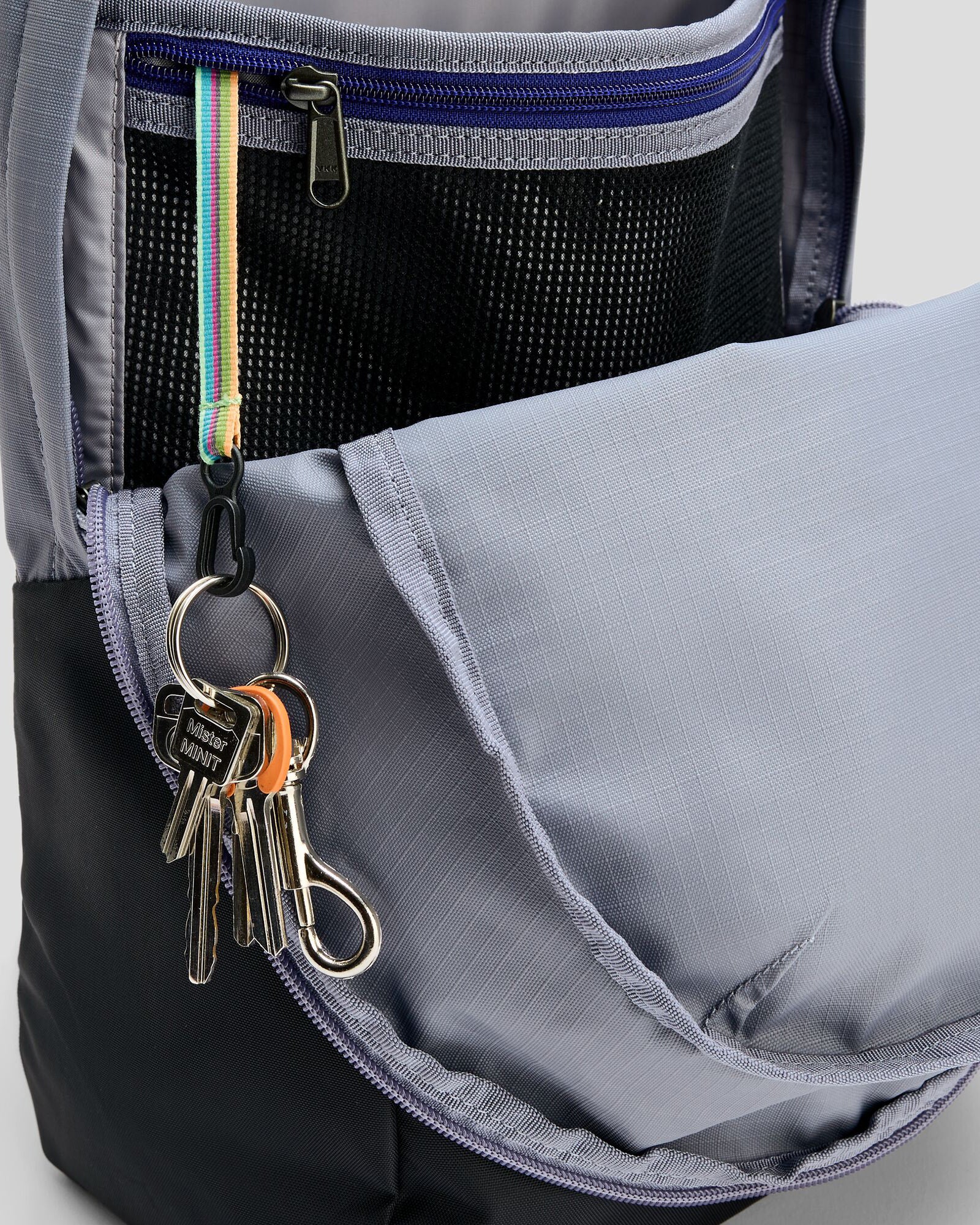 Axon Everyday Backpack - 18L - Dark Haze/Stingray Black - Image 2