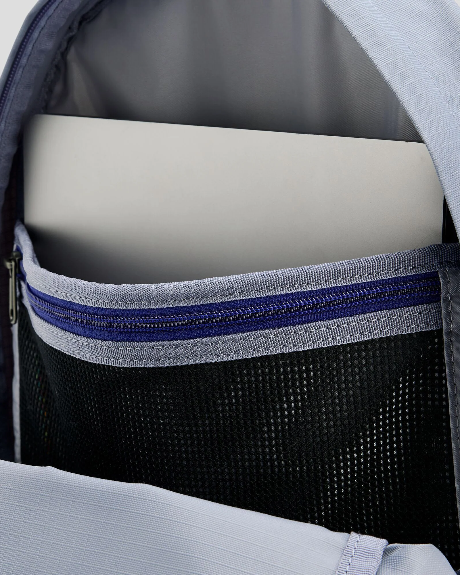 Axon Everyday Backpack - 18L - Dark Haze/Stingray Black - Image 3