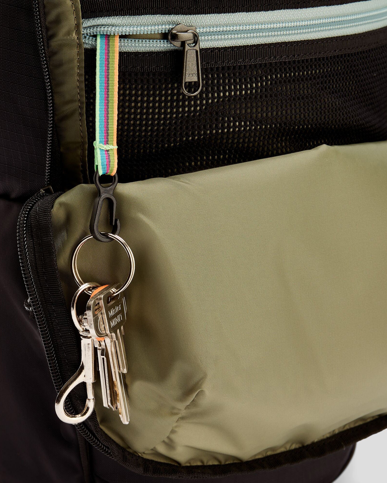 Axon Everyday Backpack - 20L - Black Stingray - Image 3