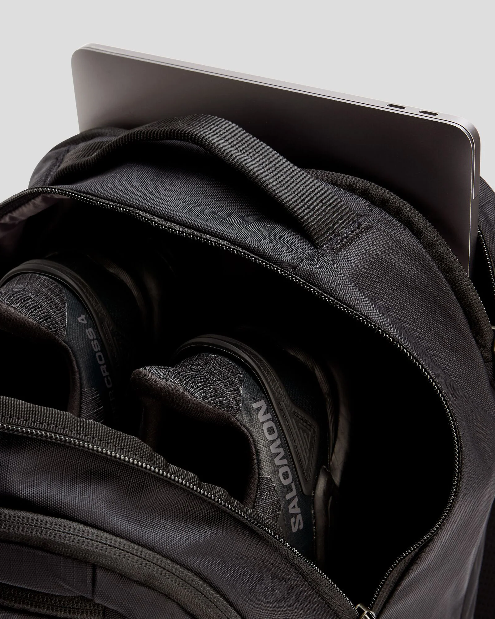 Axon Everyday Backpack - 25L - Black Stingray - Image 5