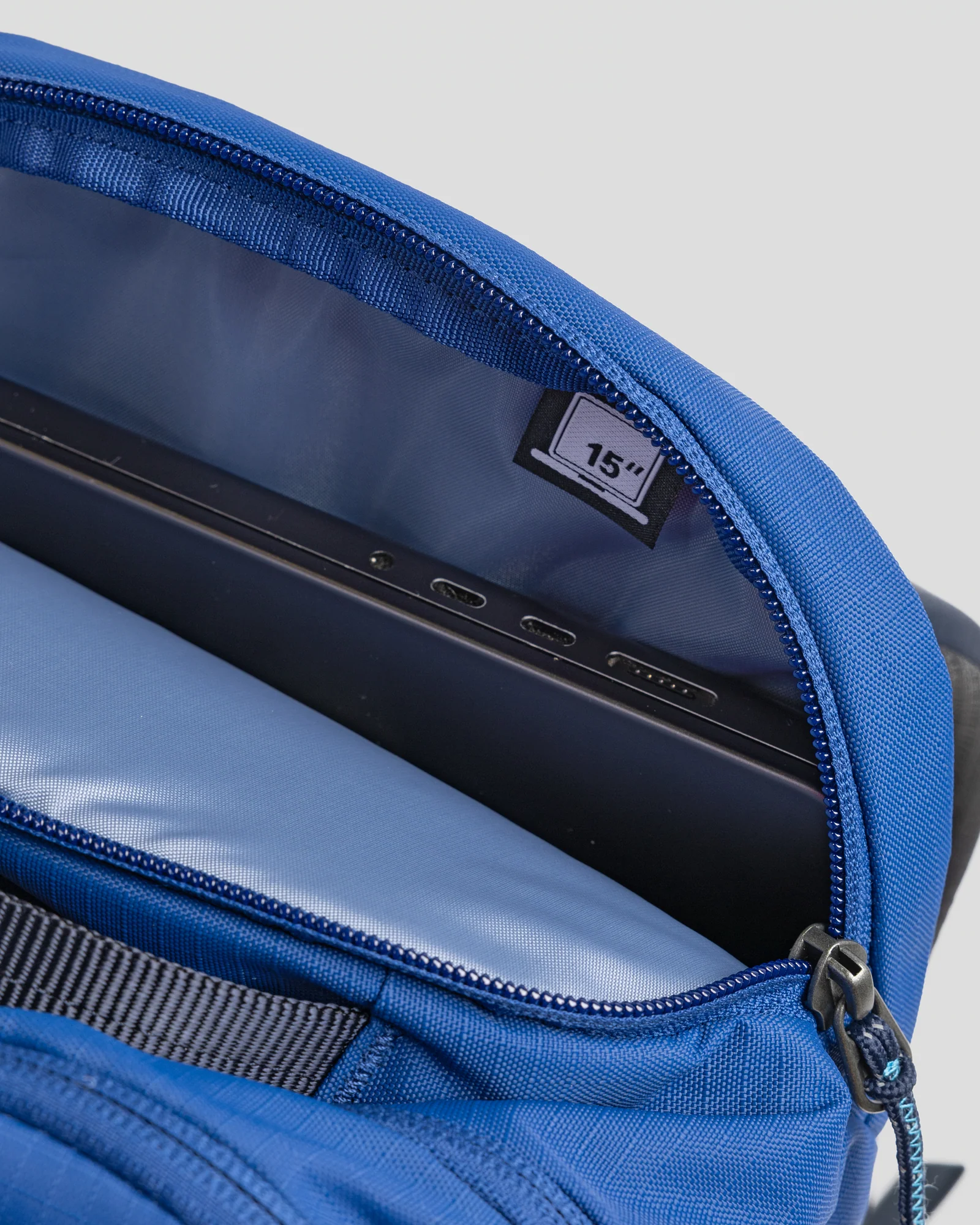 Axon Everyday Backpack - Bright Navy/Pure Navy - Image 4