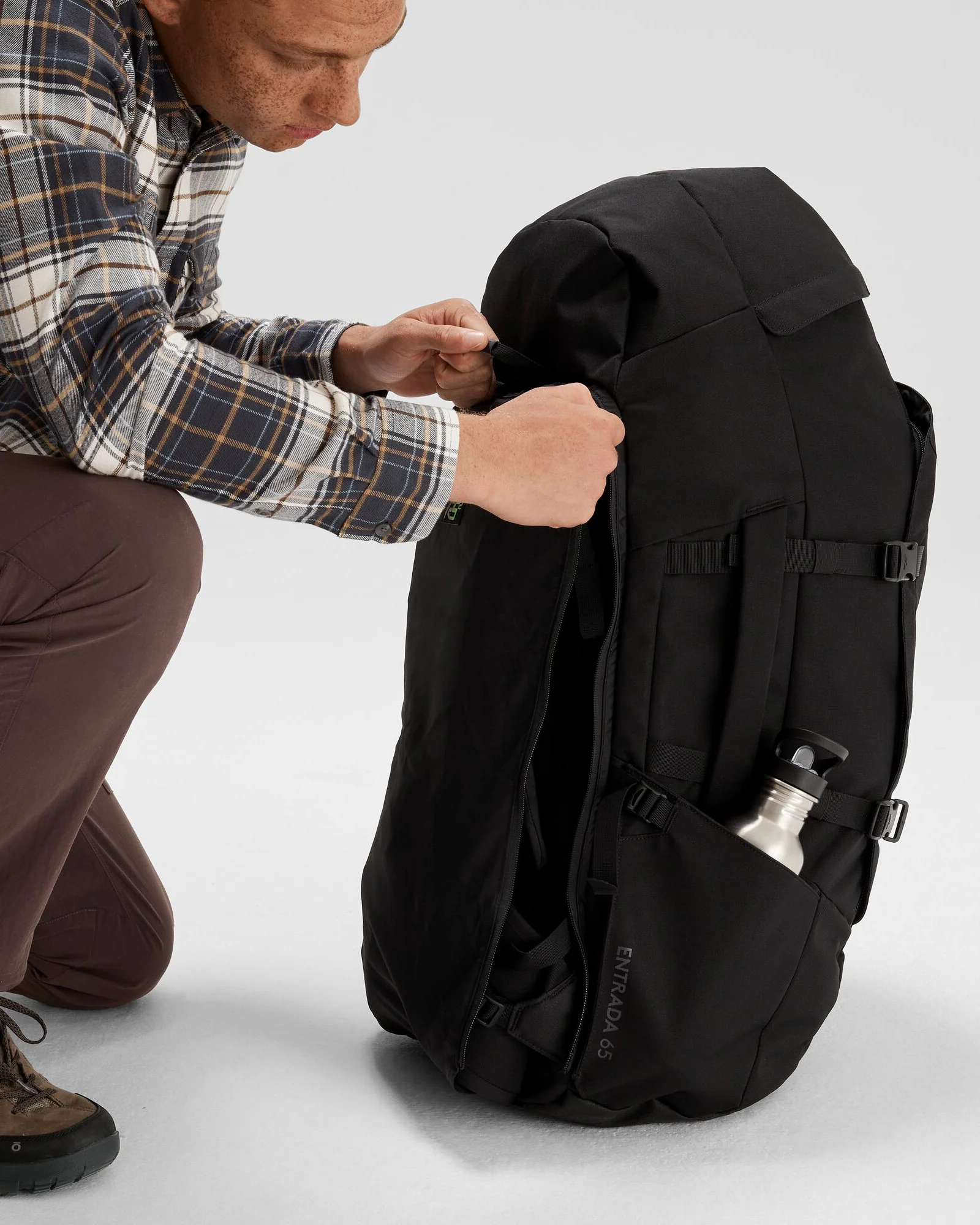 Entrada Pack v3 - 65L - Black Stingray - Image 5