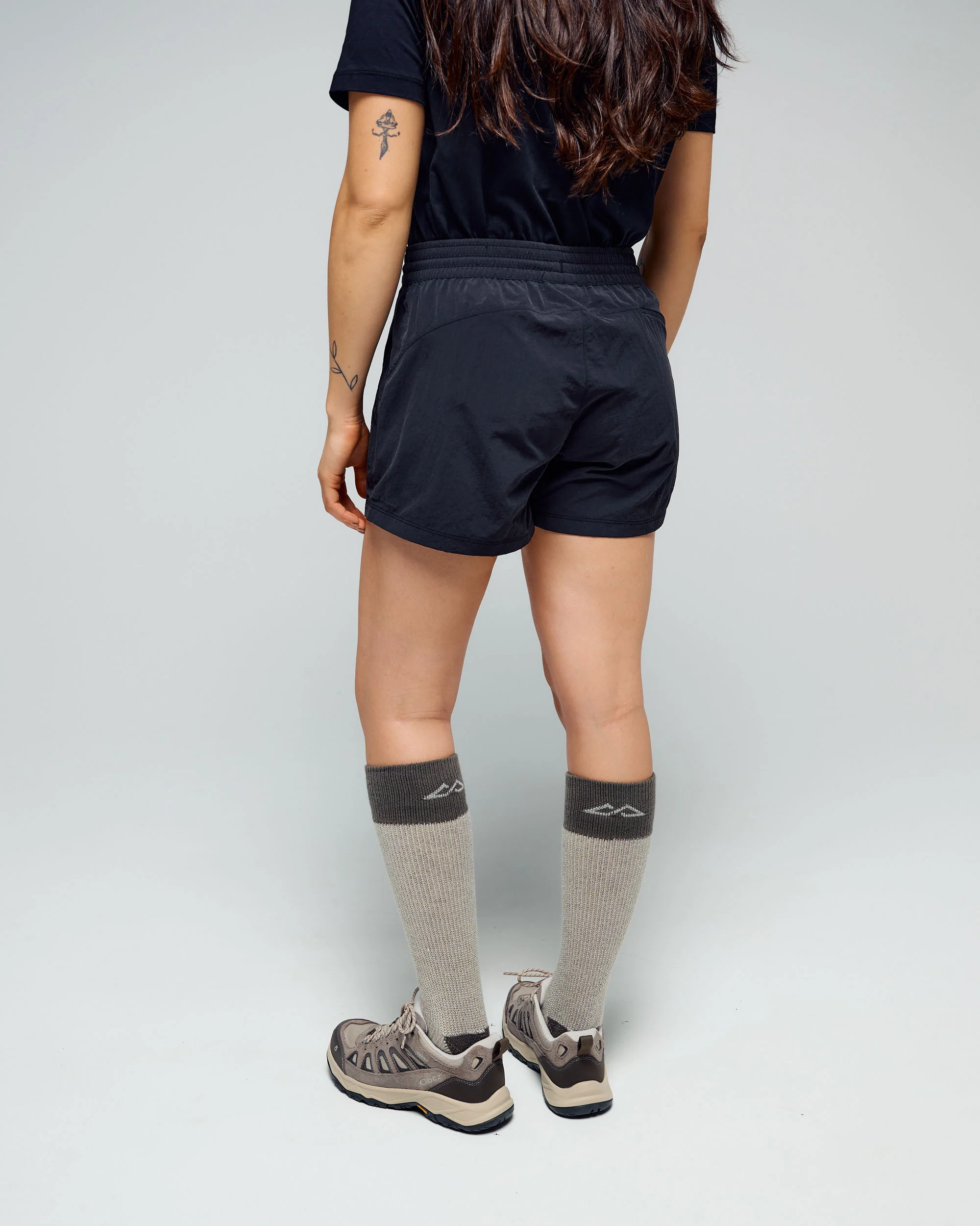 Women's EVRY-Day 4 inch Shorts - Black - Image 3