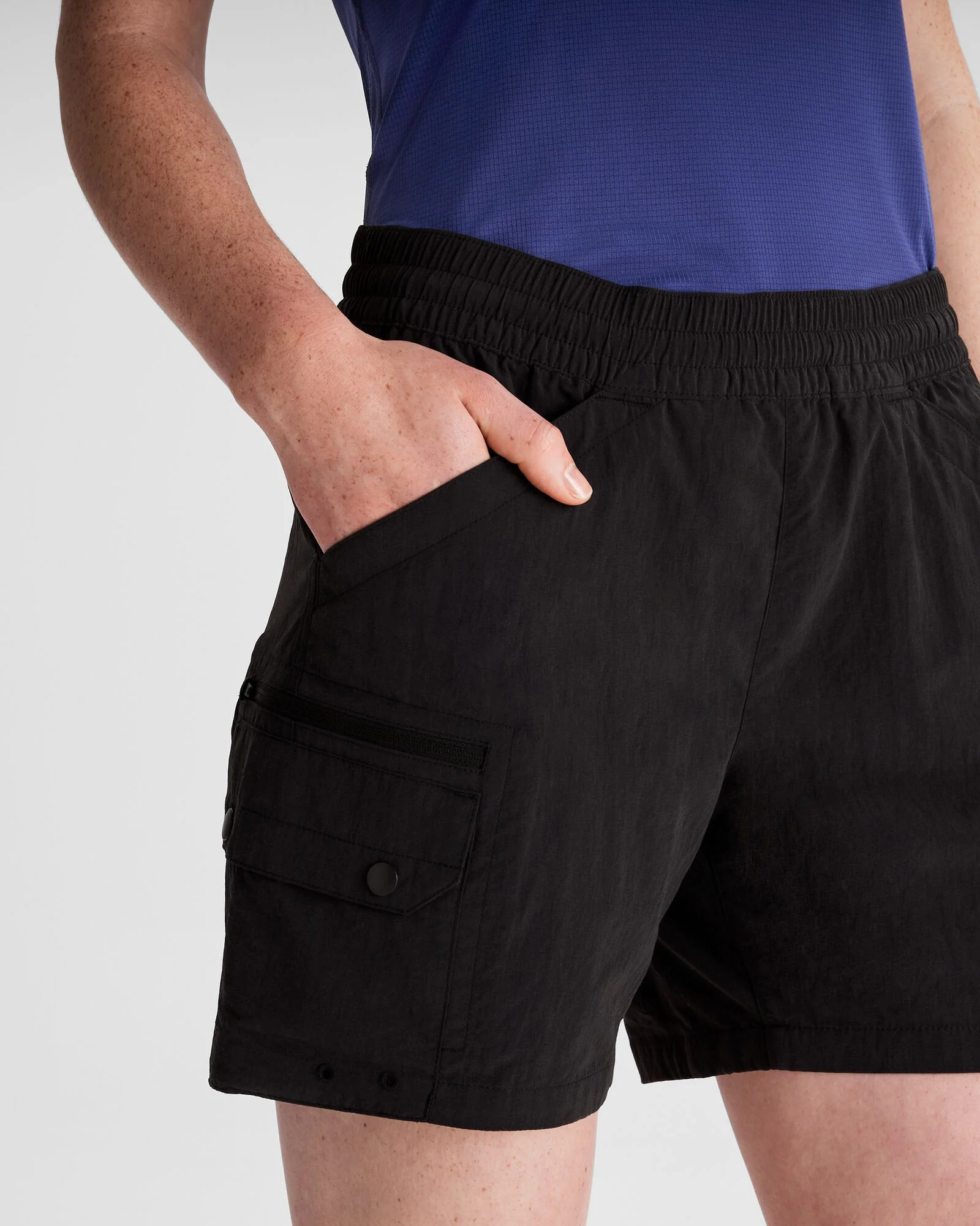 Women's EVRY-Day Cargo Shorts - Black - Image 4
