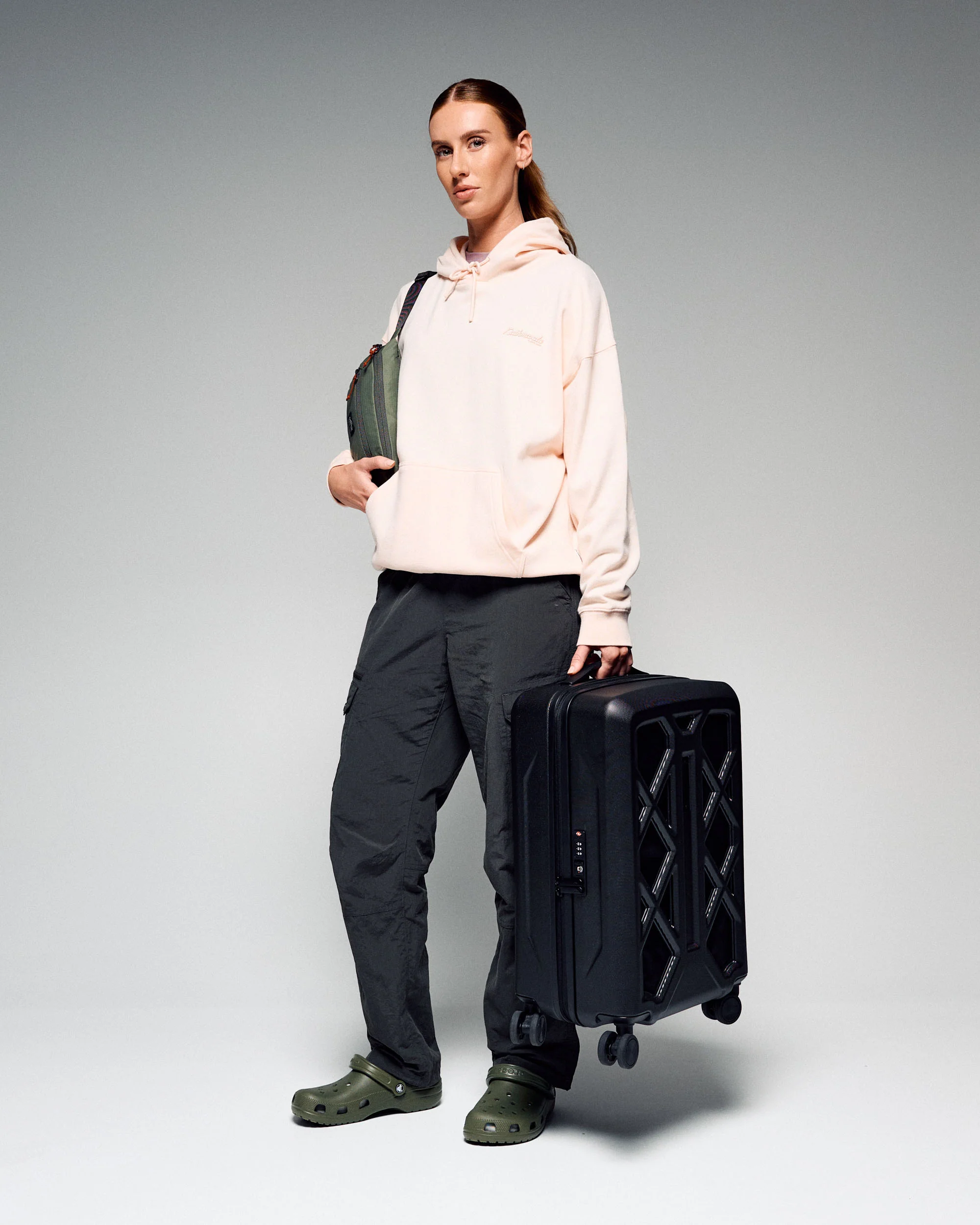 Feather Flight Carry-On Spinner - 40L - Black Stingray - Image 5