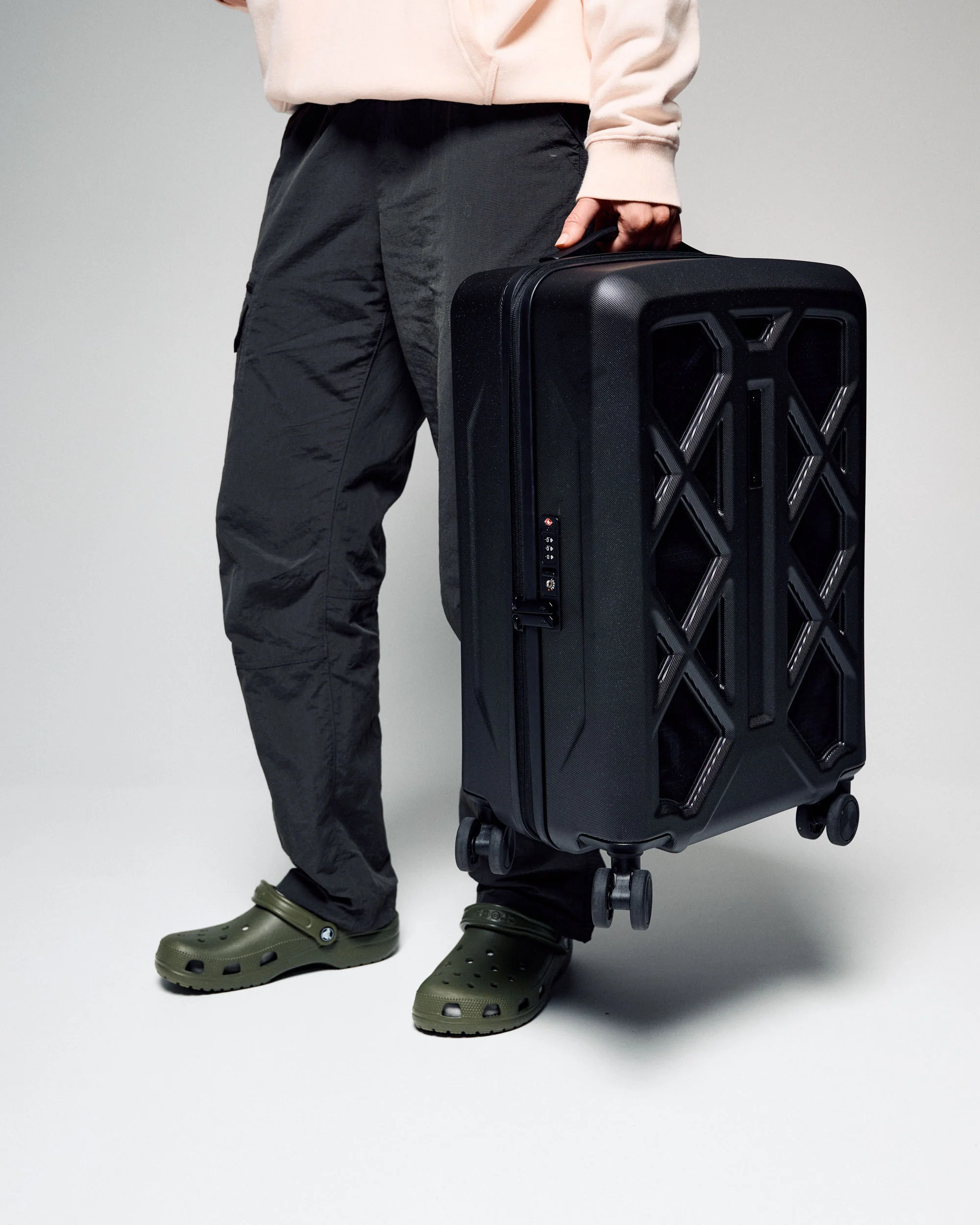 Feather Flight Carry-On Spinner - 40L - Black Stingray - Image 6