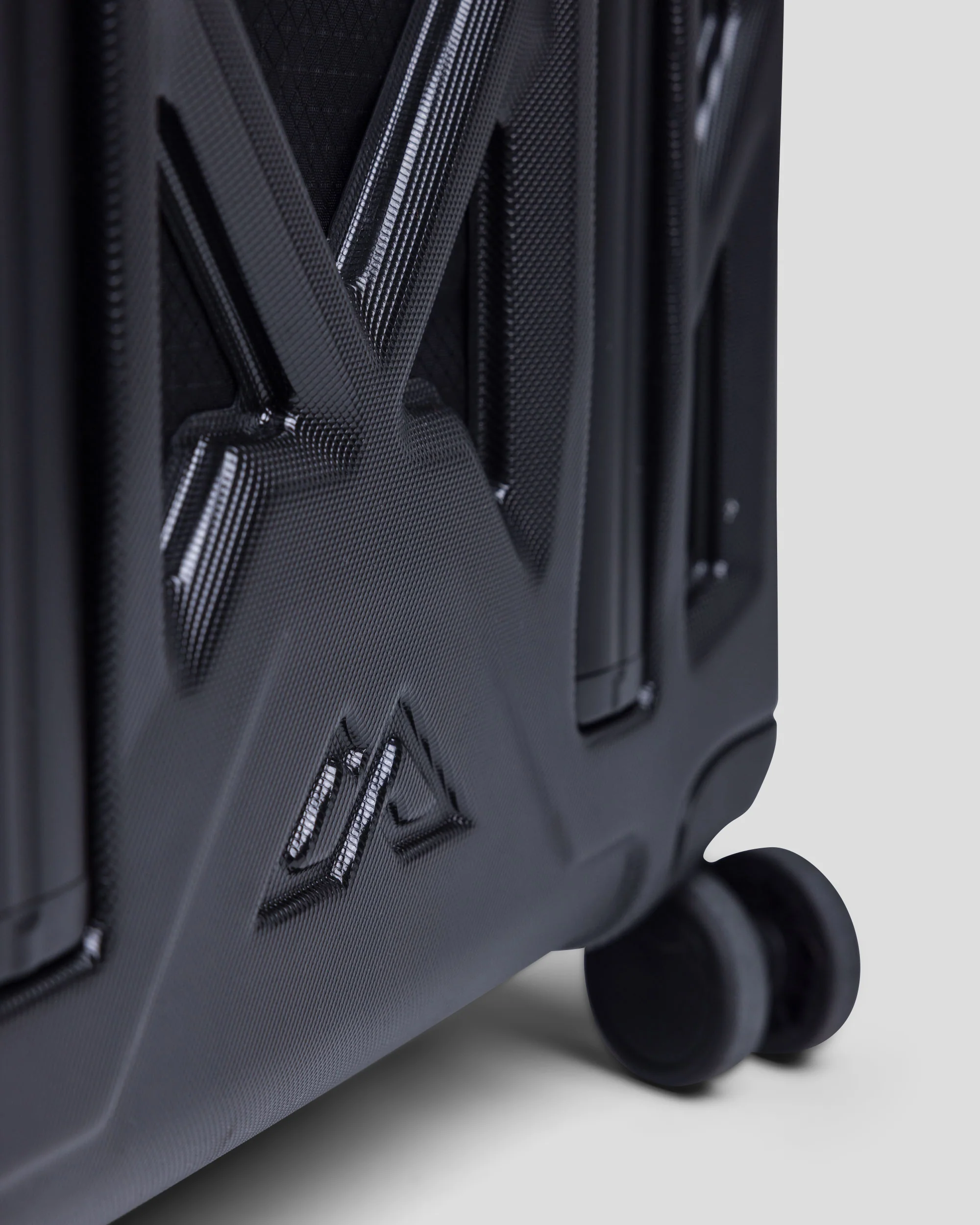 Feather Flight Check-In Spinner - 80/90L - Black Stingray - Image 11