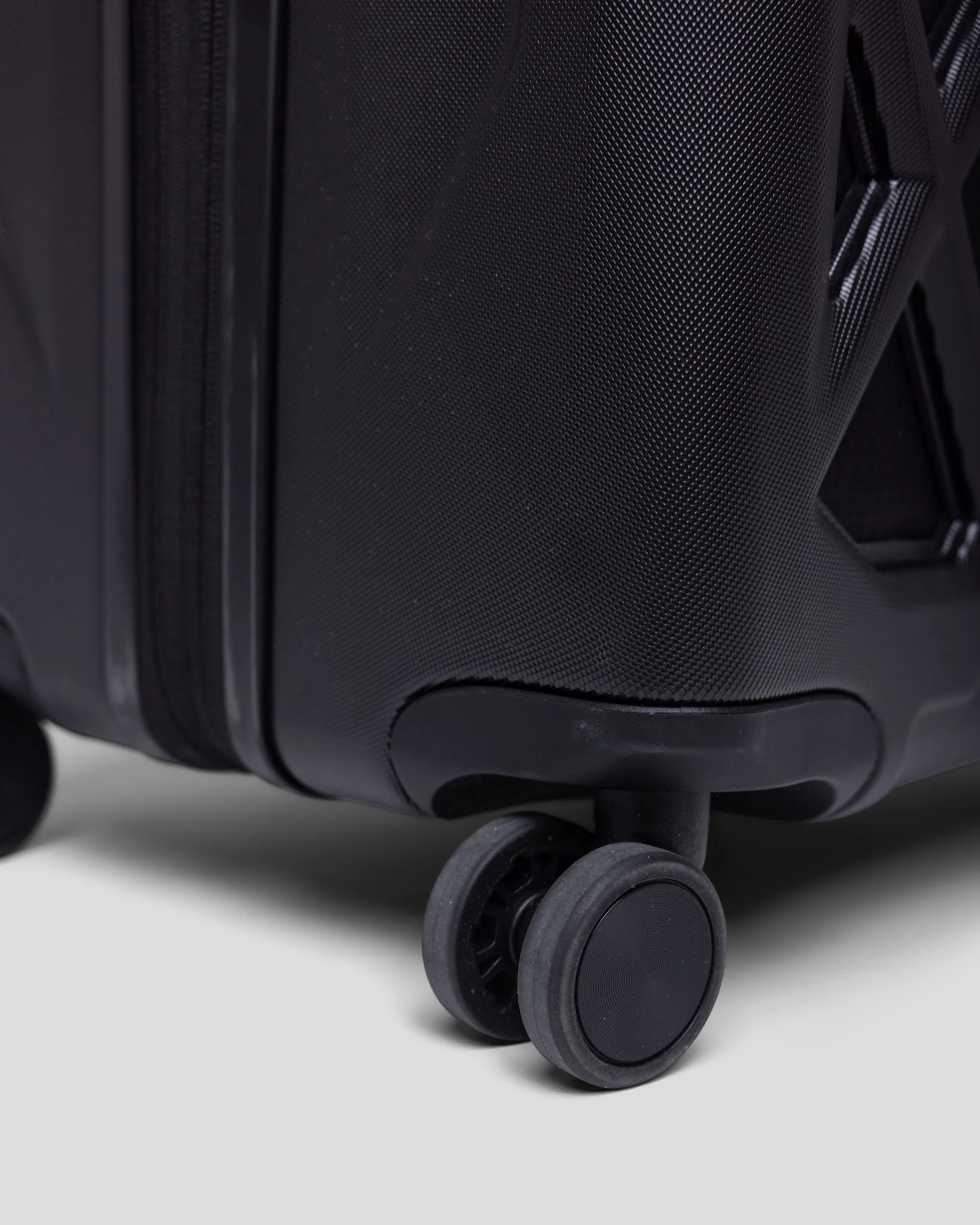 Feather Flight Check-In Spinner - 80/90L - Black Stingray - Image 8