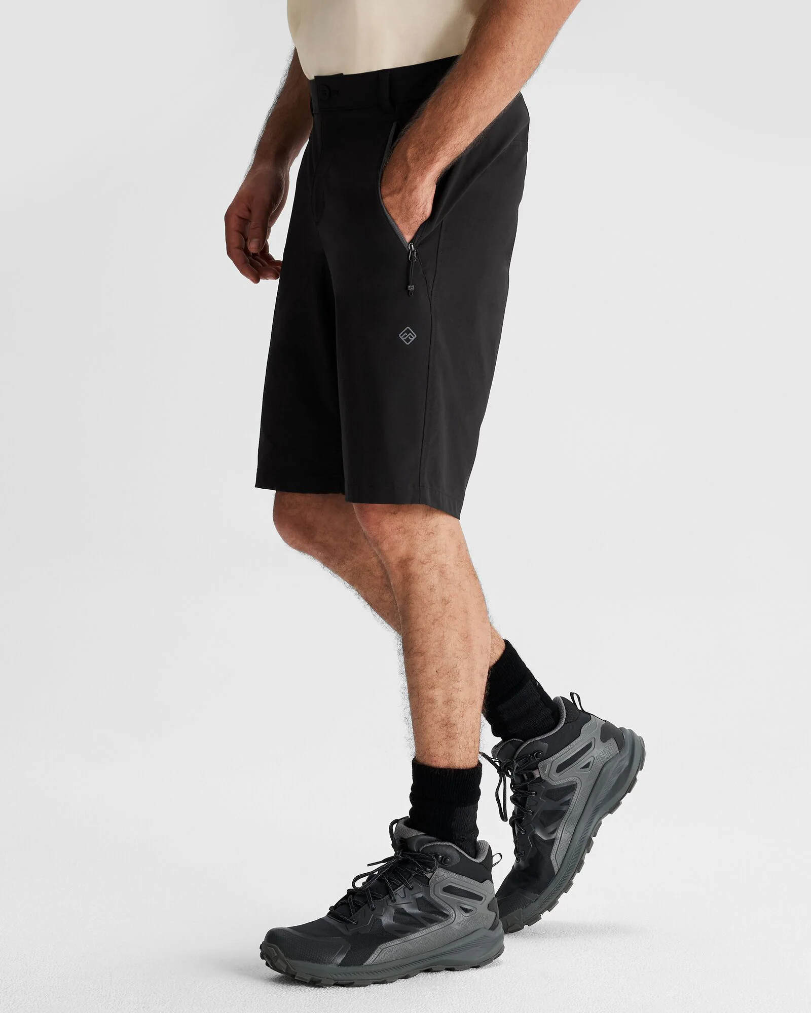 Men's Flinders 10 inch Shorts - Black - Image 3