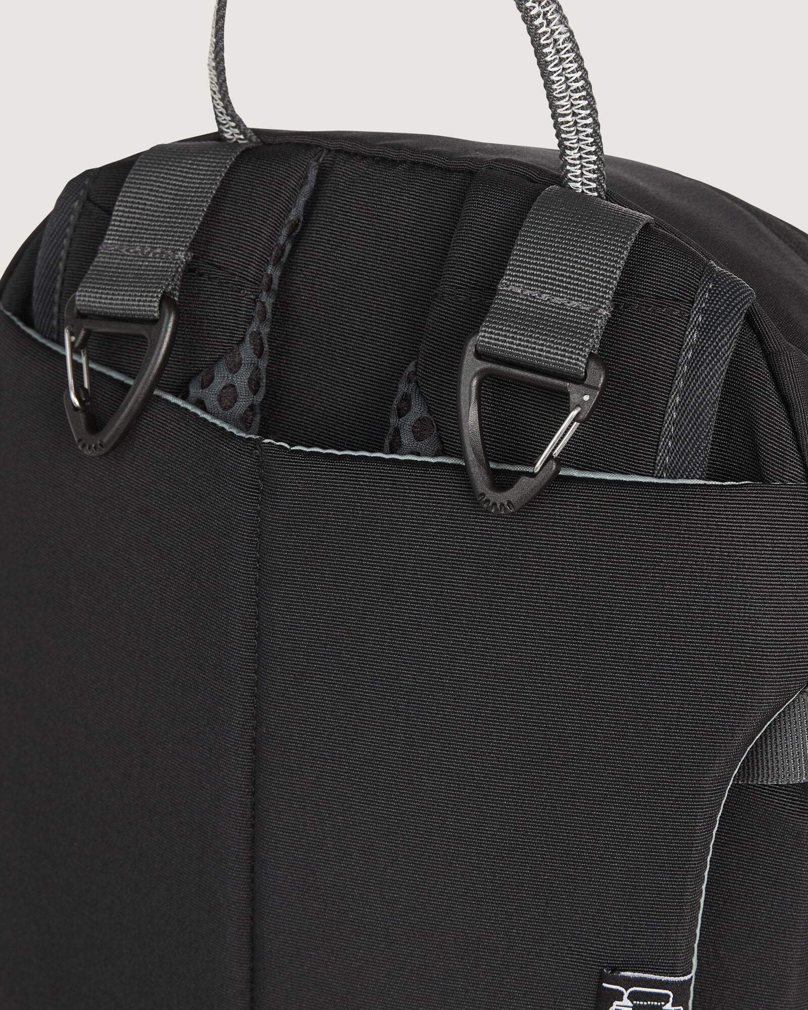 Gluon Beyond Backpack - 18L - Black Stingray - Image 8