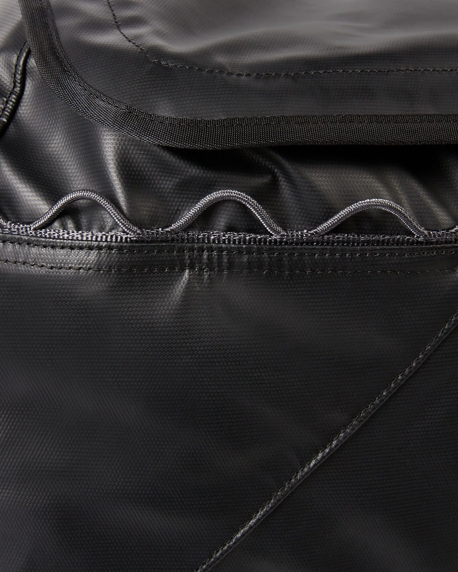 Indus Duffel - 50L - Black - Image 4
