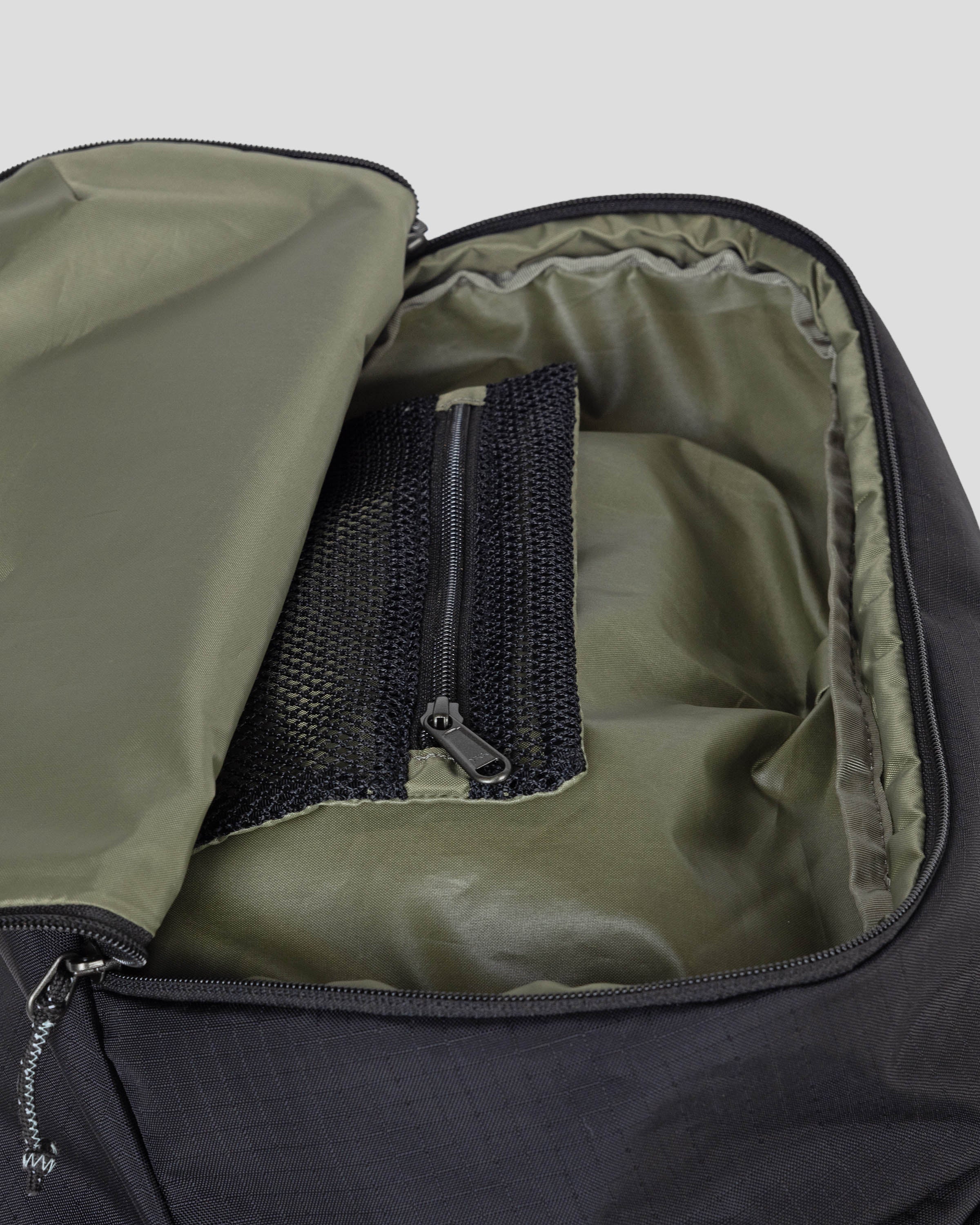 Interloper Pack - 65L - Black Stingray - Image 7