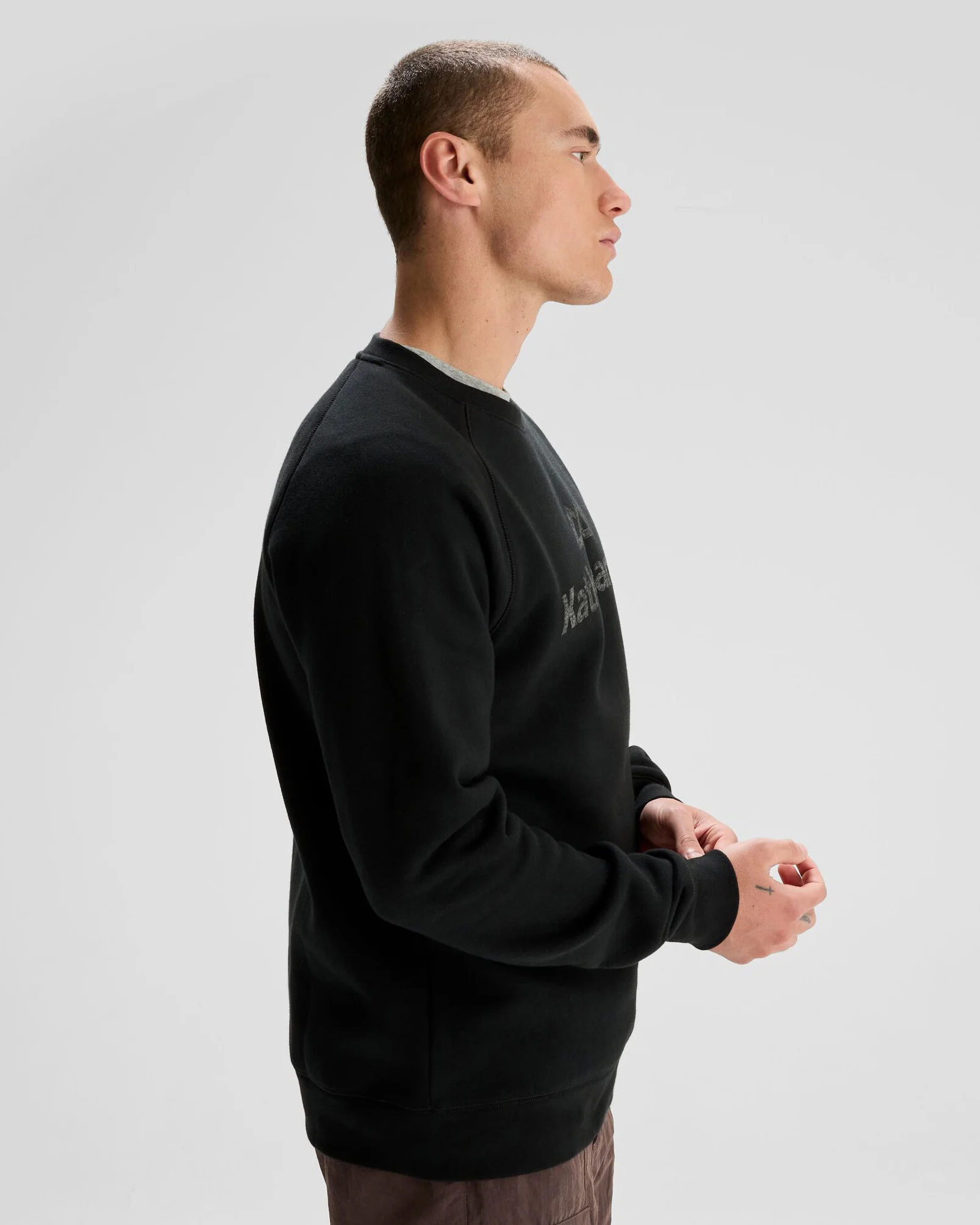 Men's Kathmandu Logo Crew Sweater - Black - Image 2