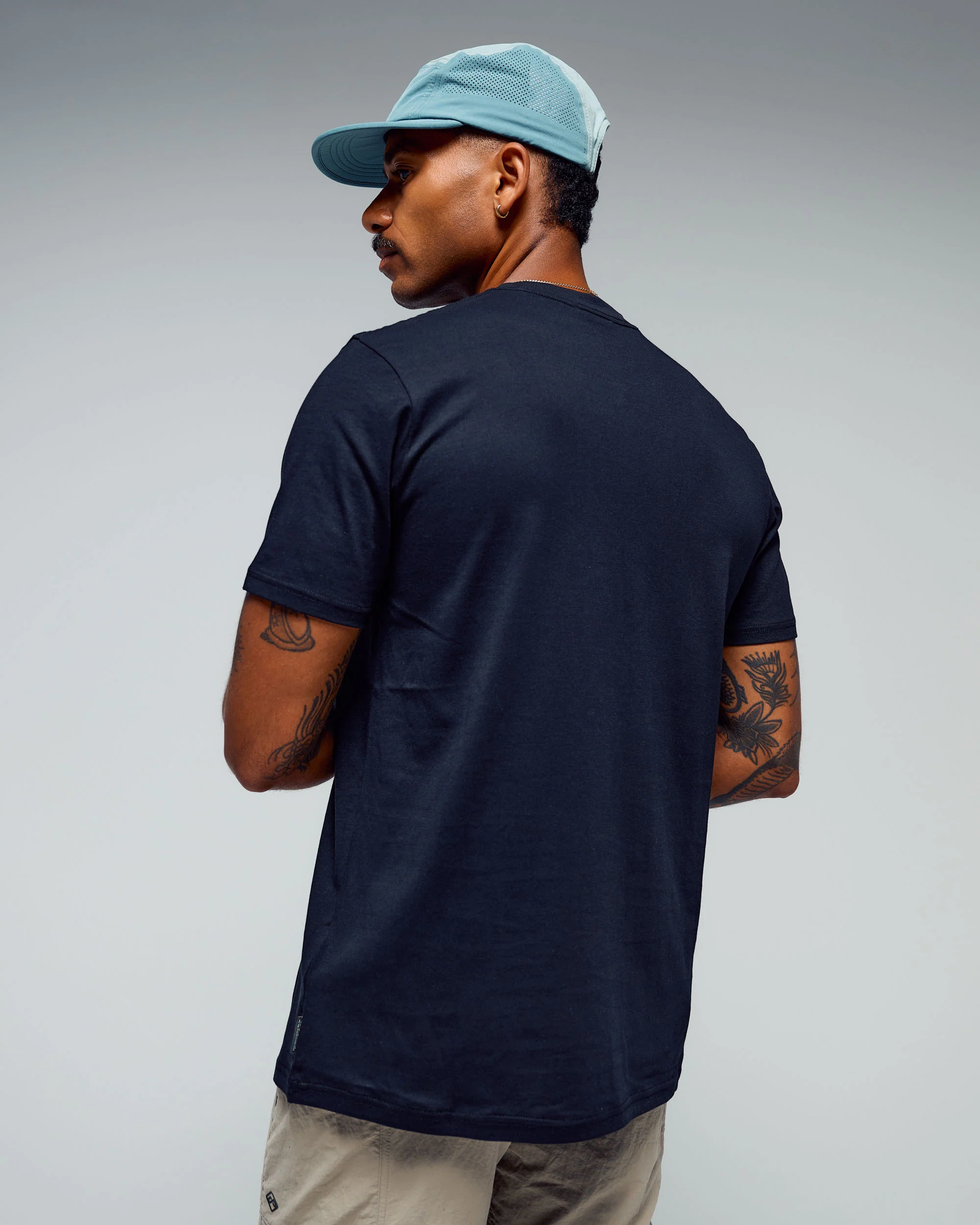 Men's Logo Organic Cotton T-shirt - Black Stingray - Image 2