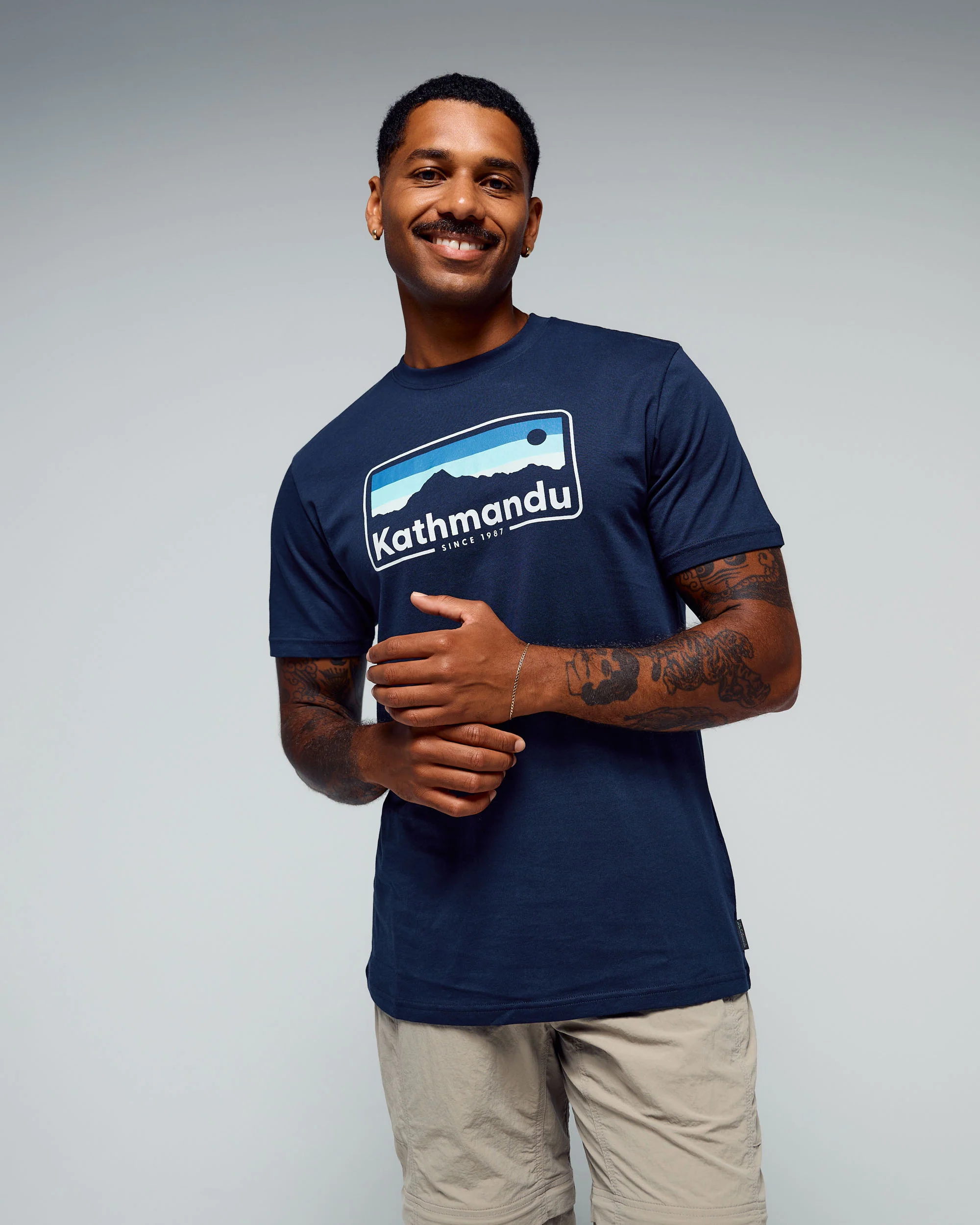 Men's Kathmandu Logo 70's Organic Cotton T-shirt - Midnight Navy - Image 2