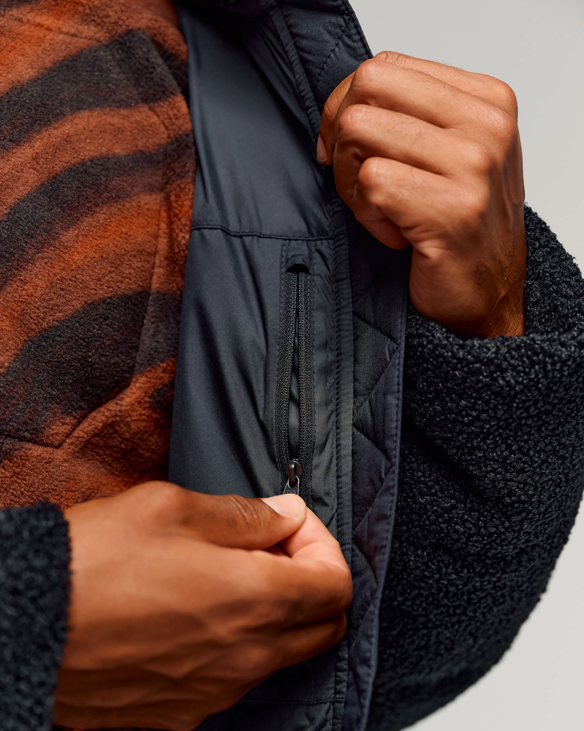 Men's Epiq Hybrid Fleece Jacket - Black Stingray - Image 5