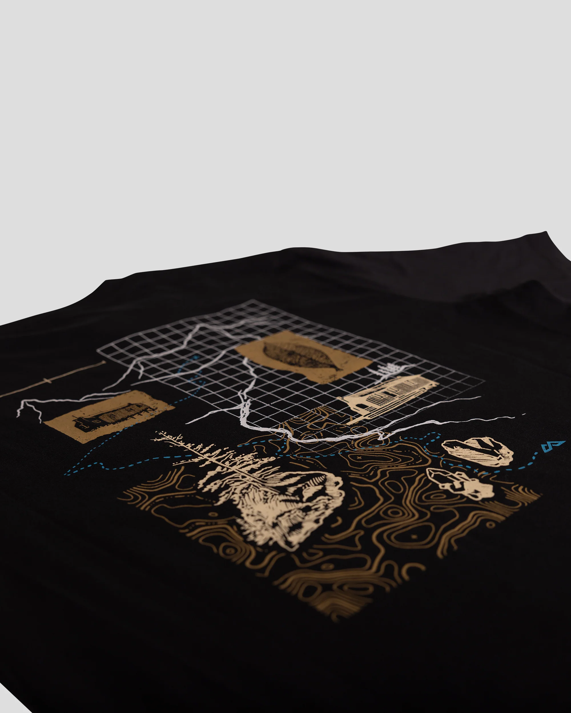 Men's On The Trail Organic Cotton T-Shirt -  Black Stingray - Image 2