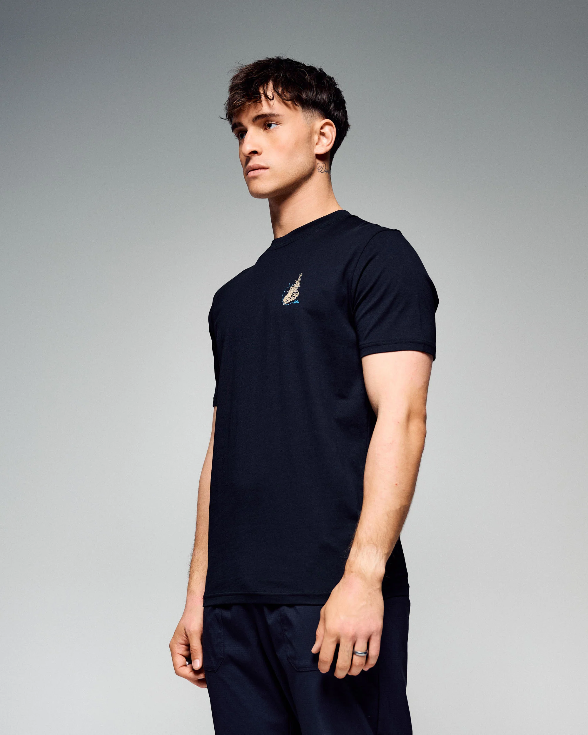 Men's On The Trail Organic Cotton T-Shirt -  Black Stingray - Image 3