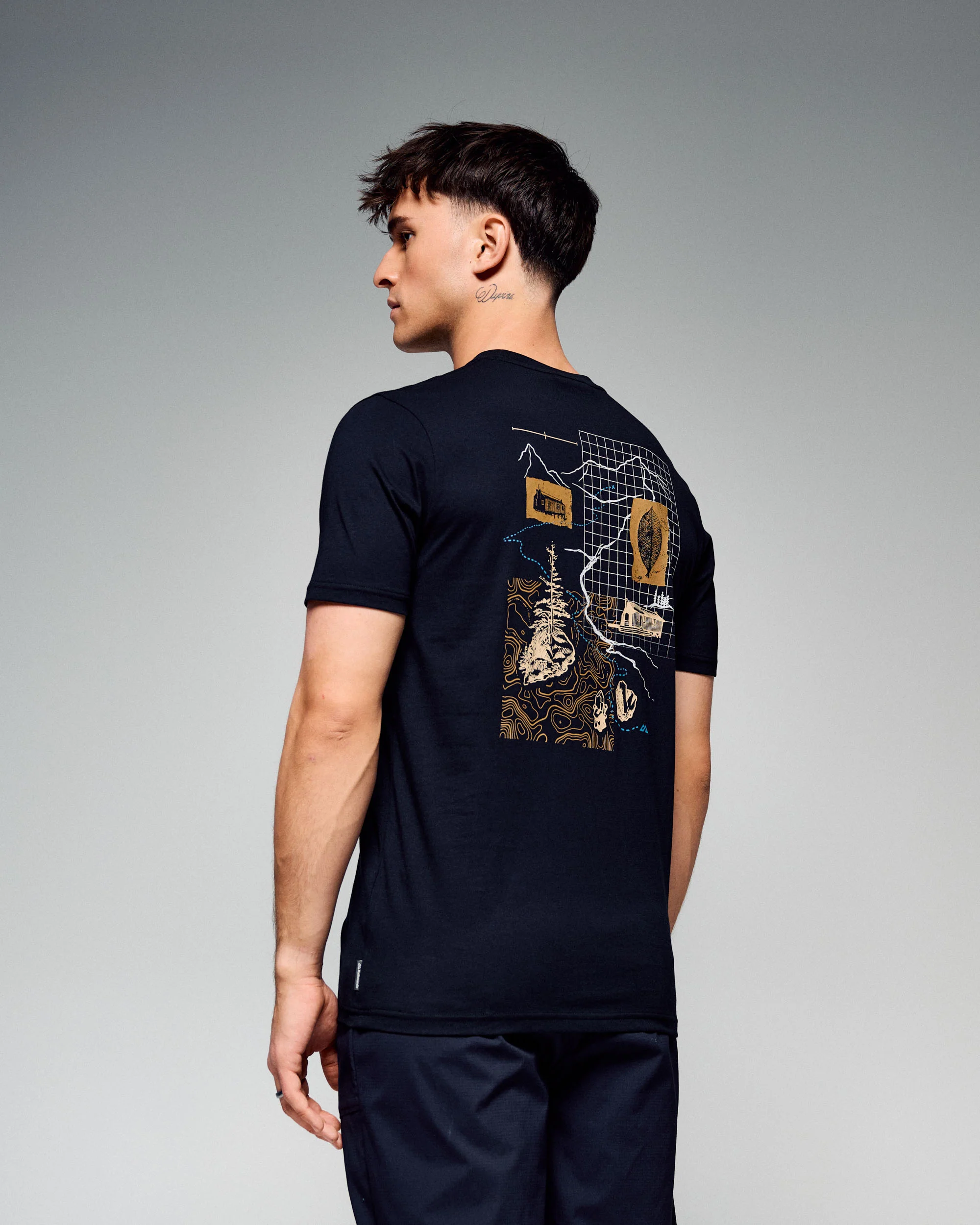 Men's On The Trail Organic Cotton T-Shirt -  Black Stingray - Image 6