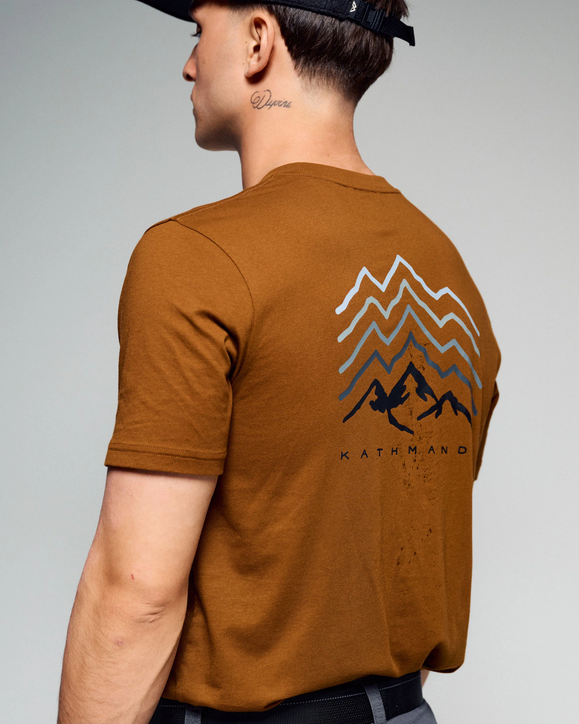 Men's Mountain Rays Organic Cotton T-Shirt - Bark - Image 4