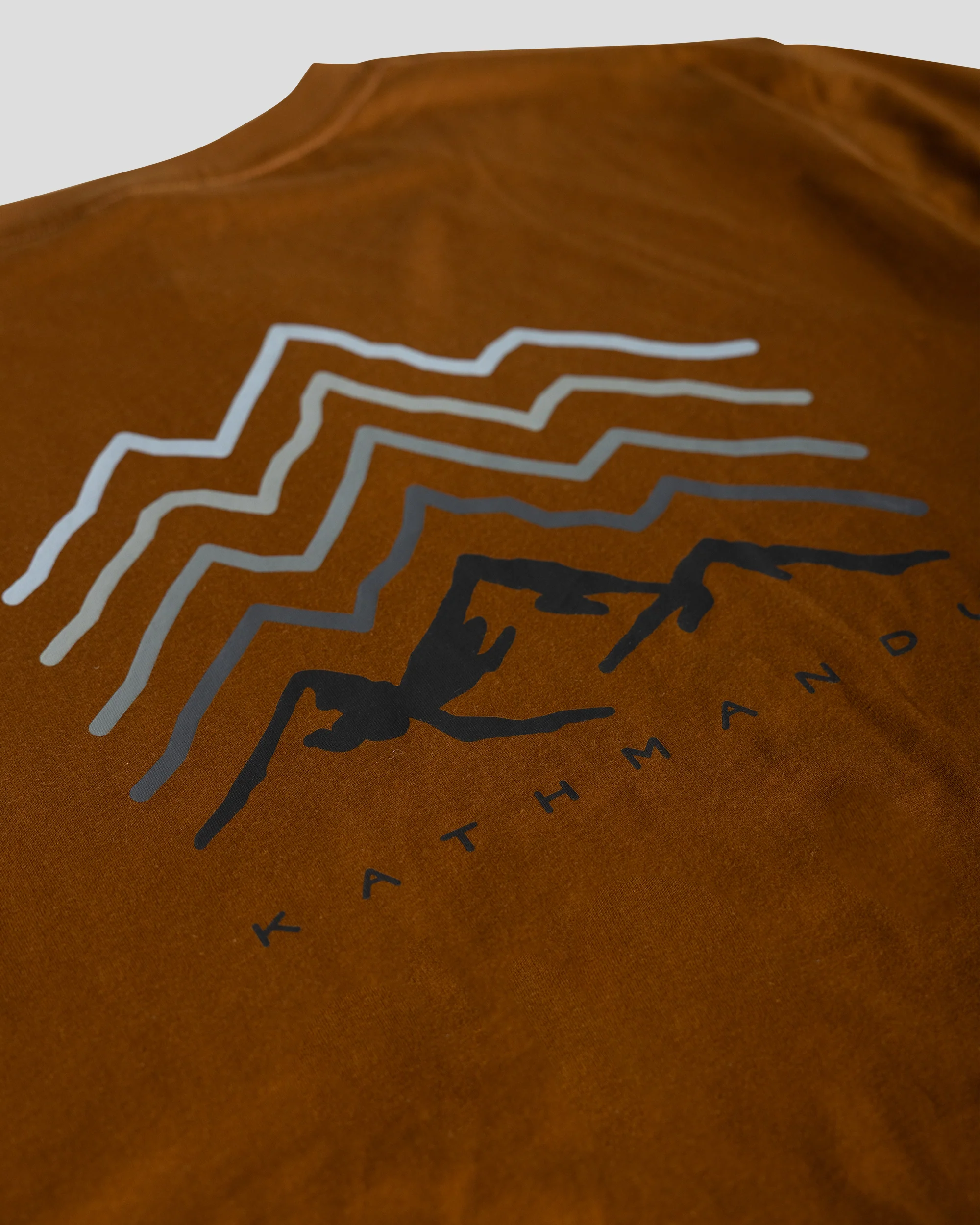 Men's Mountain Rays Organic Cotton T-Shirt - Bark - Image 6