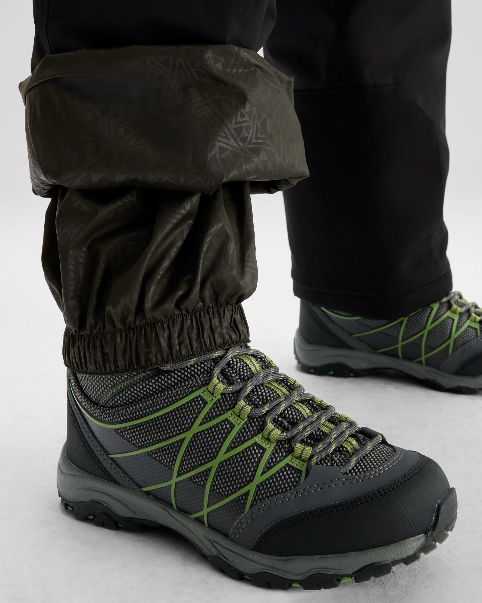 Youth PWDR-Days 2L Insulated Snow Bib - Black Stingray - Image 6
