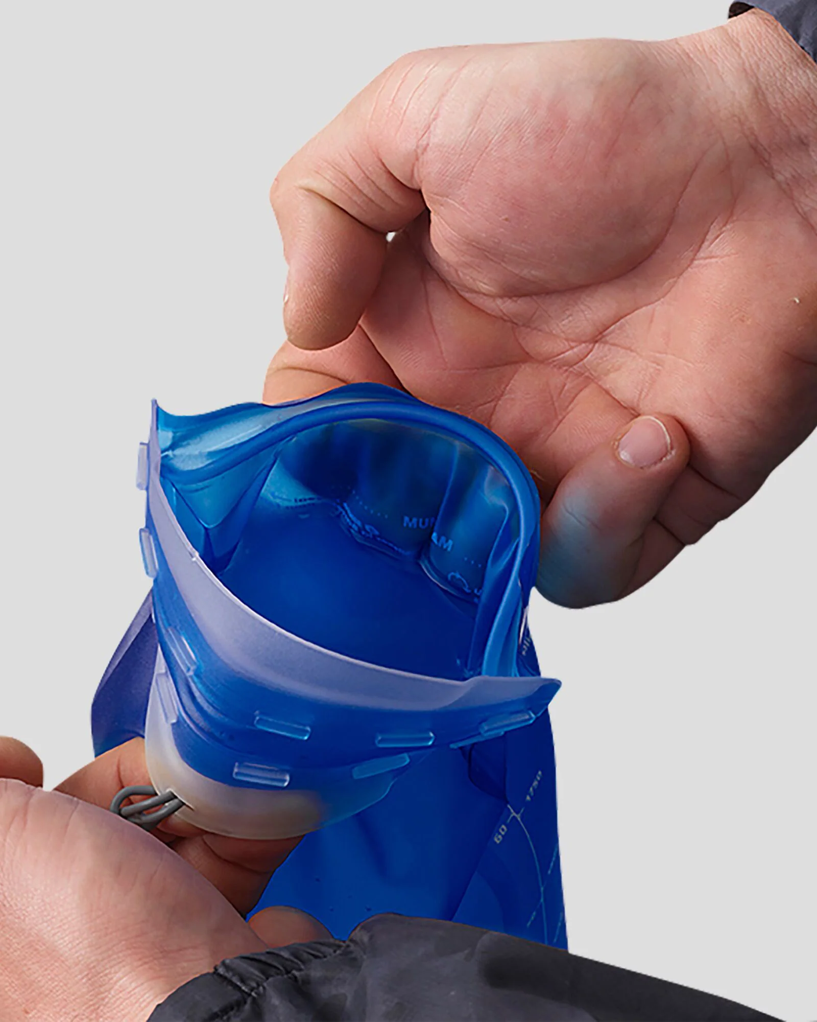 Salomon Soft Reservoir - 2 L - Clear Blue - Image 5