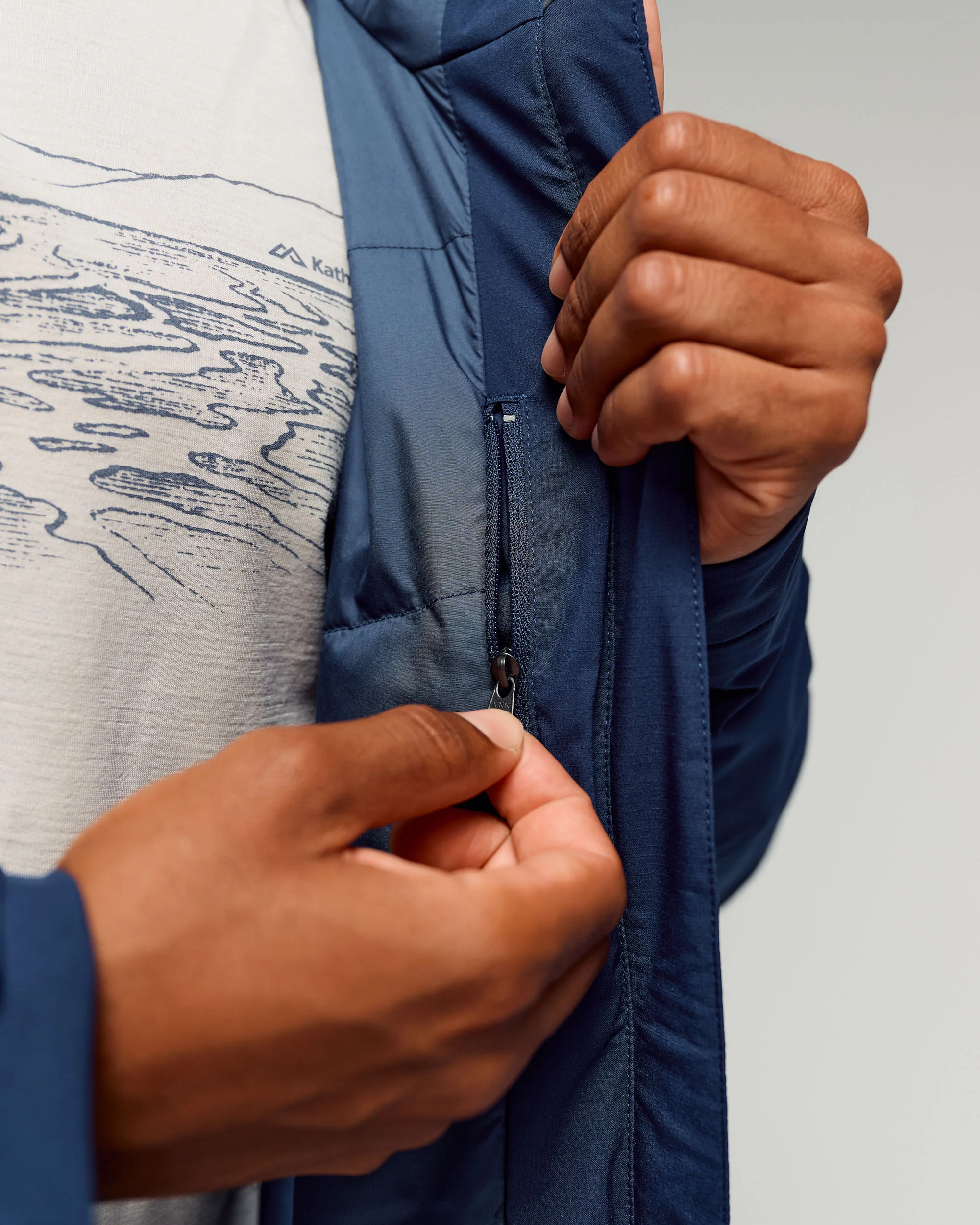 Men's Trailhead 2L novaLOFT Rain Jacket - Classic Navy - Image 4