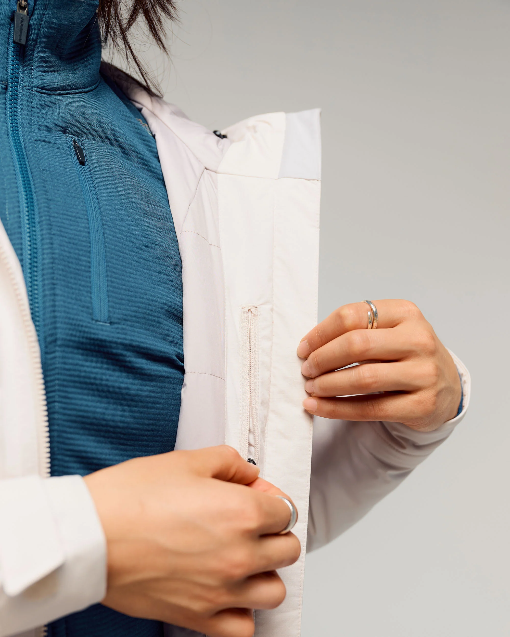 Women's Trailhead 2L novaLOFT Rain Jacket - Shroom - Image 4