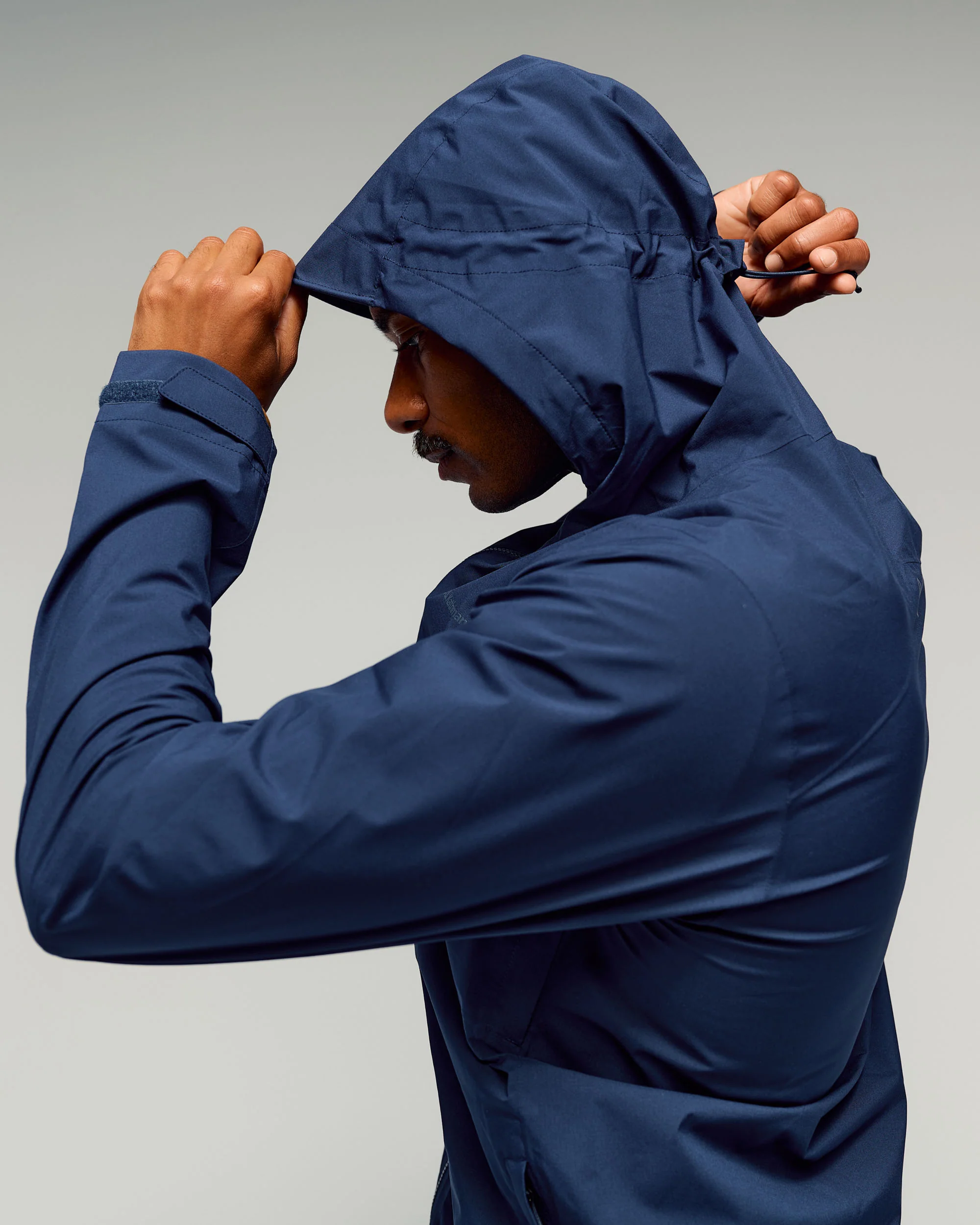 Men's Trailhead Stretch 2.5L Rain Jacket - Classic Navy - Image 4