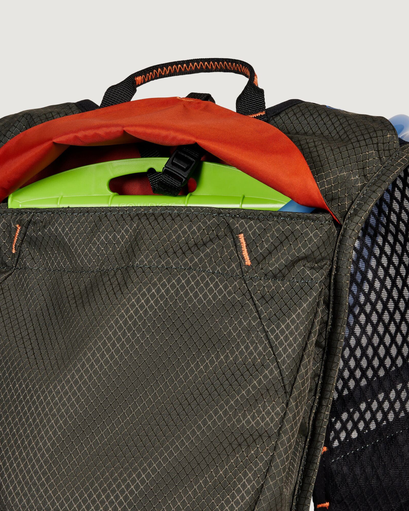 Veos Trail Running Pack - 5L - Dark Moss - Image 4