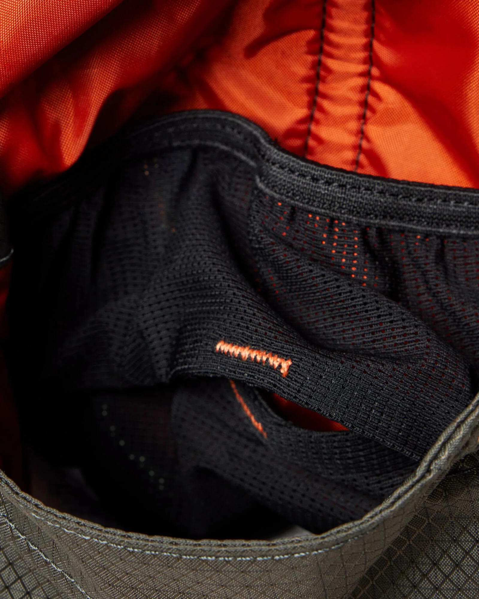 Veos Trail Running Pack - 5L - Dark Moss - Image 5