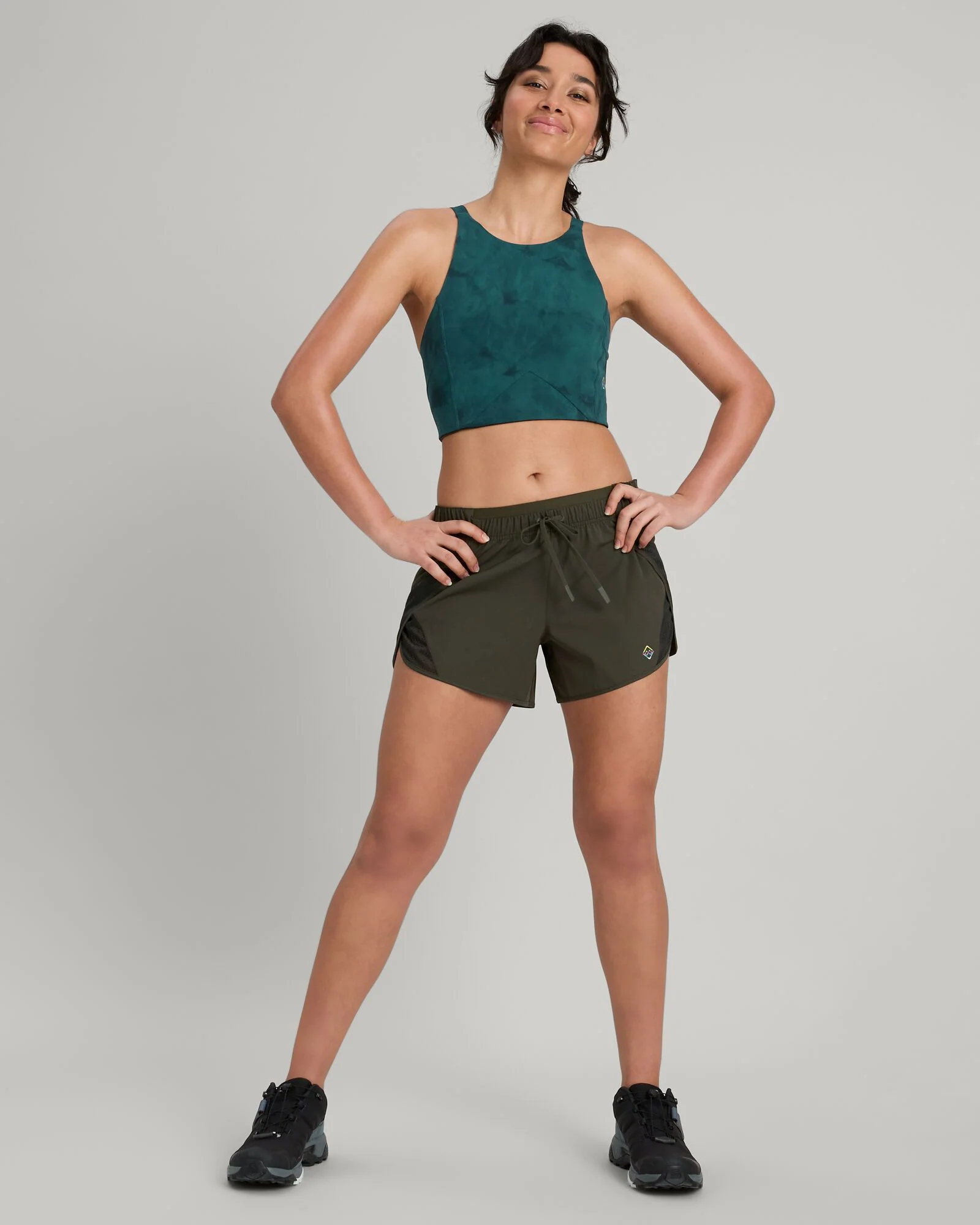 WELL.DER.NESS Move Women's Crop Top - Deep Lagoon Sunburst Print - Image 2