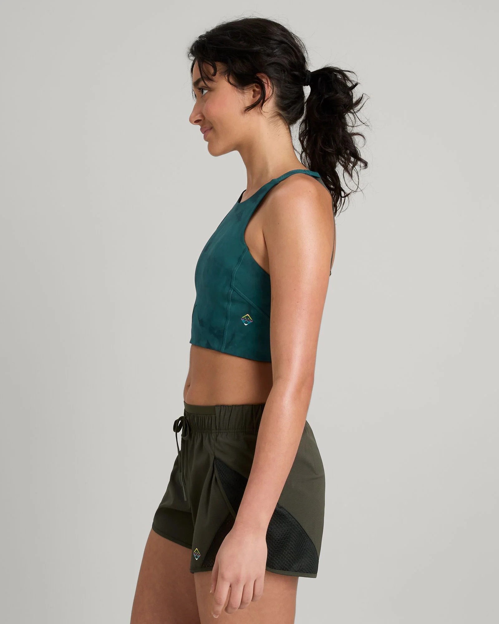 WELL.DER.NESS Move Women's Crop Top - Deep Lagoon Sunburst Print - Image 3