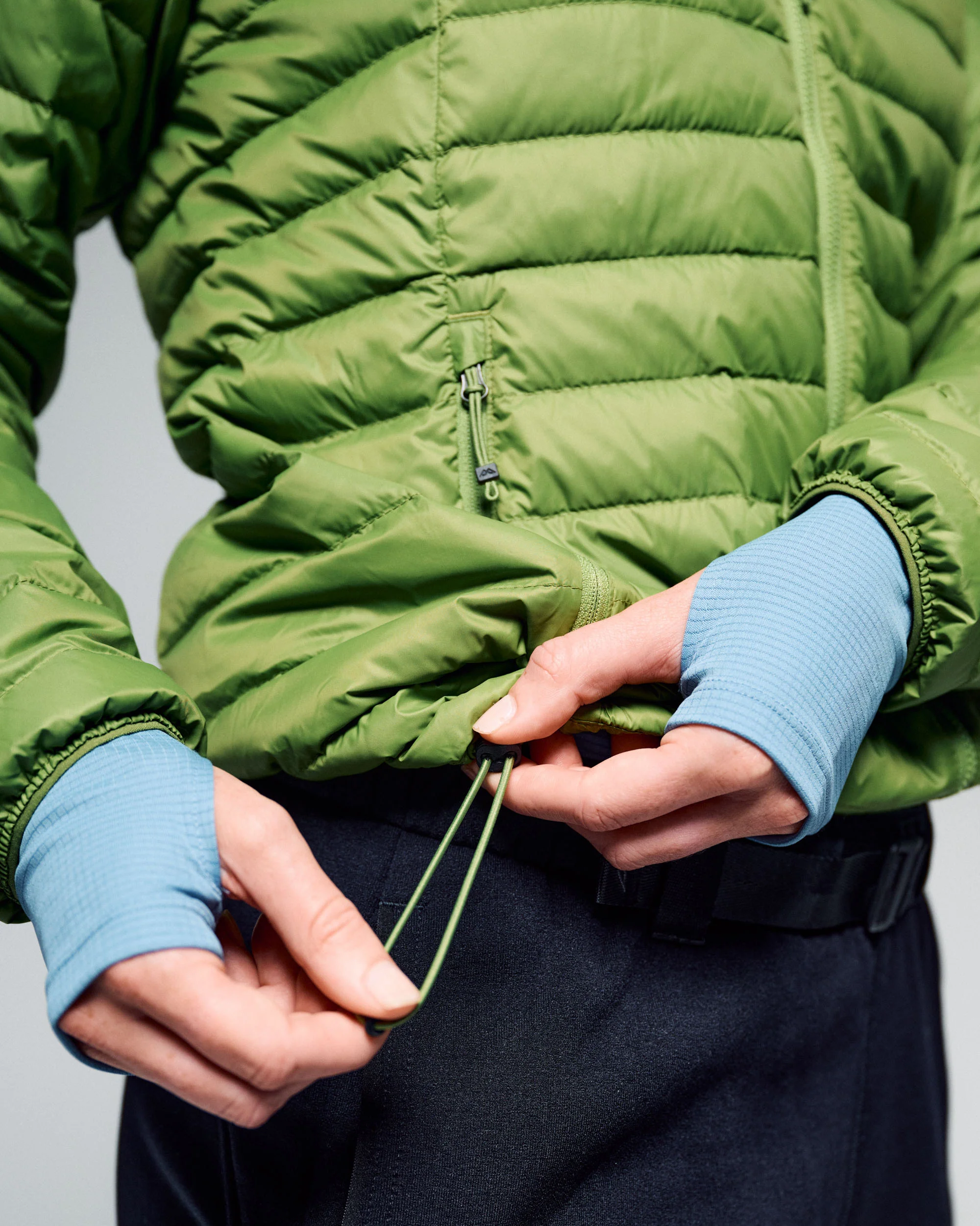 Women's Heli Down Hooded Jacket v3 - Verde - Image 3