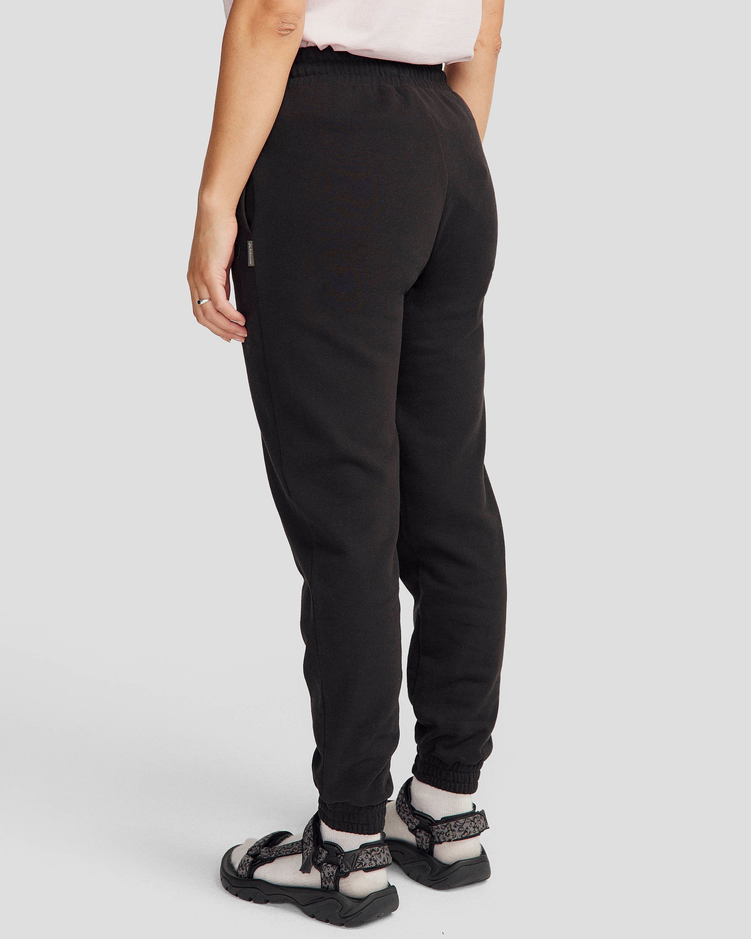 Women's Peak Badge Relaxed Joggers - Black Stingray - Image 3