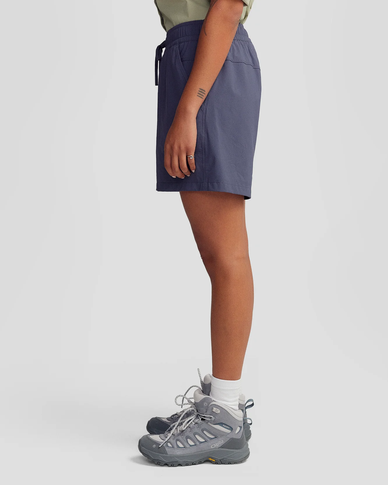Womenâs Trailhead 4â Shorts - Mid Navy - Image 3