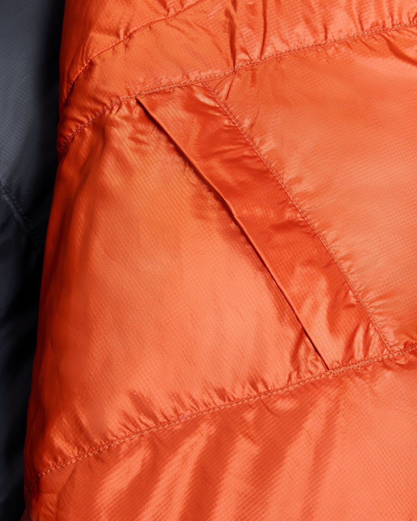 Zenter -3°C Down Sleeping Bag - Large - Black Stingray/Dark Moss - Image 8